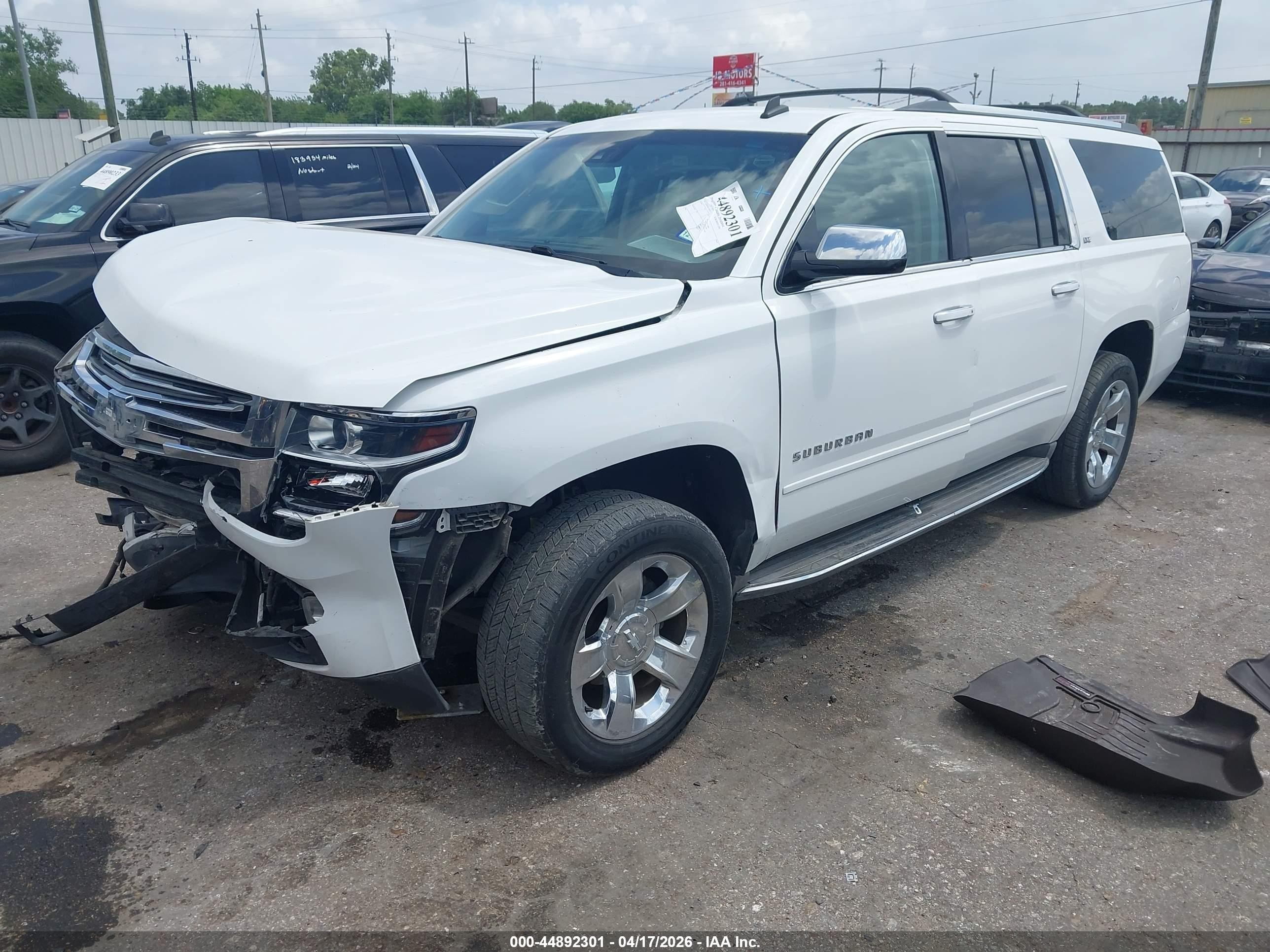2015 Chevrolet Suburban 1500 Ltz White vin: 1GNSCKKC1FR299478