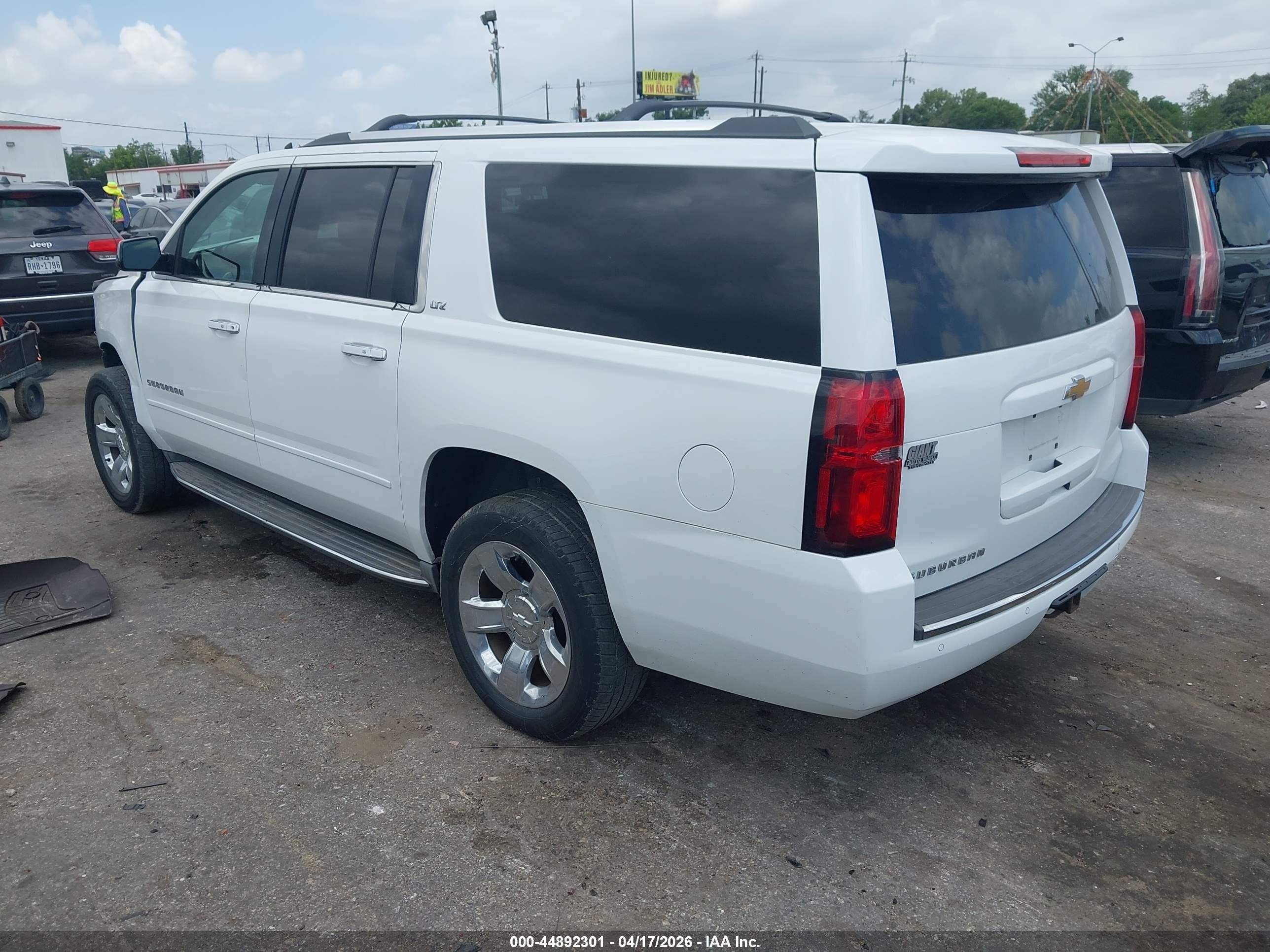 2015 Chevrolet Suburban 1500 Ltz White vin: 1GNSCKKC1FR299478