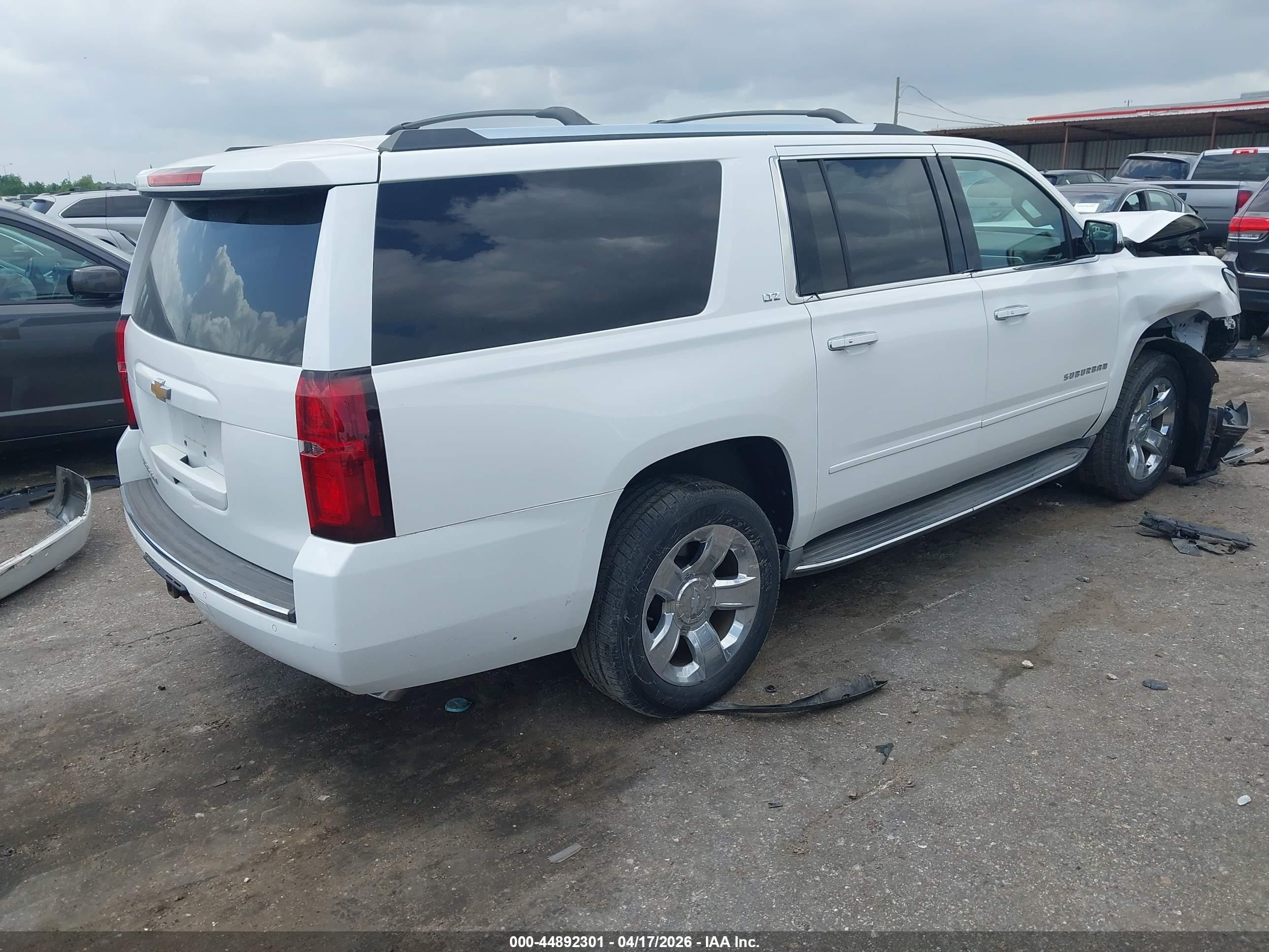 2015 Chevrolet Suburban 1500 Ltz White vin: 1GNSCKKC1FR299478