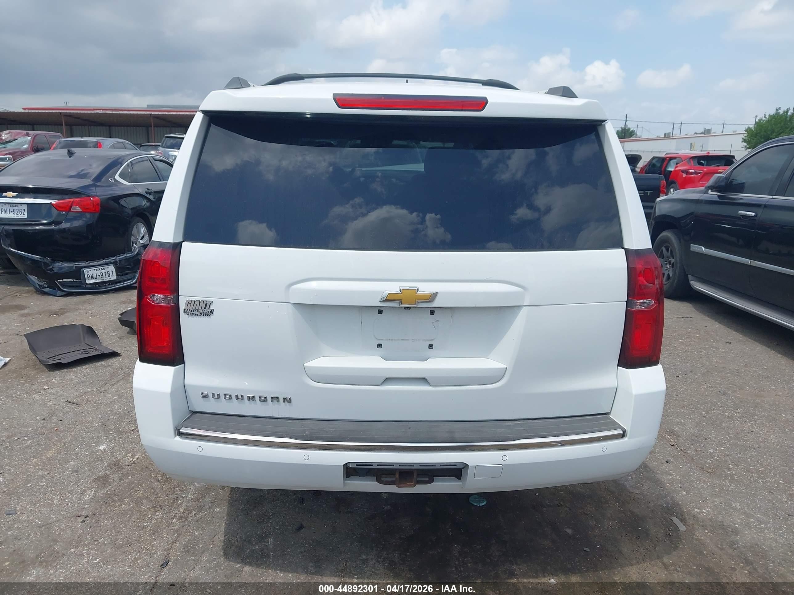 2015 Chevrolet Suburban 1500 Ltz White vin: 1GNSCKKC1FR299478