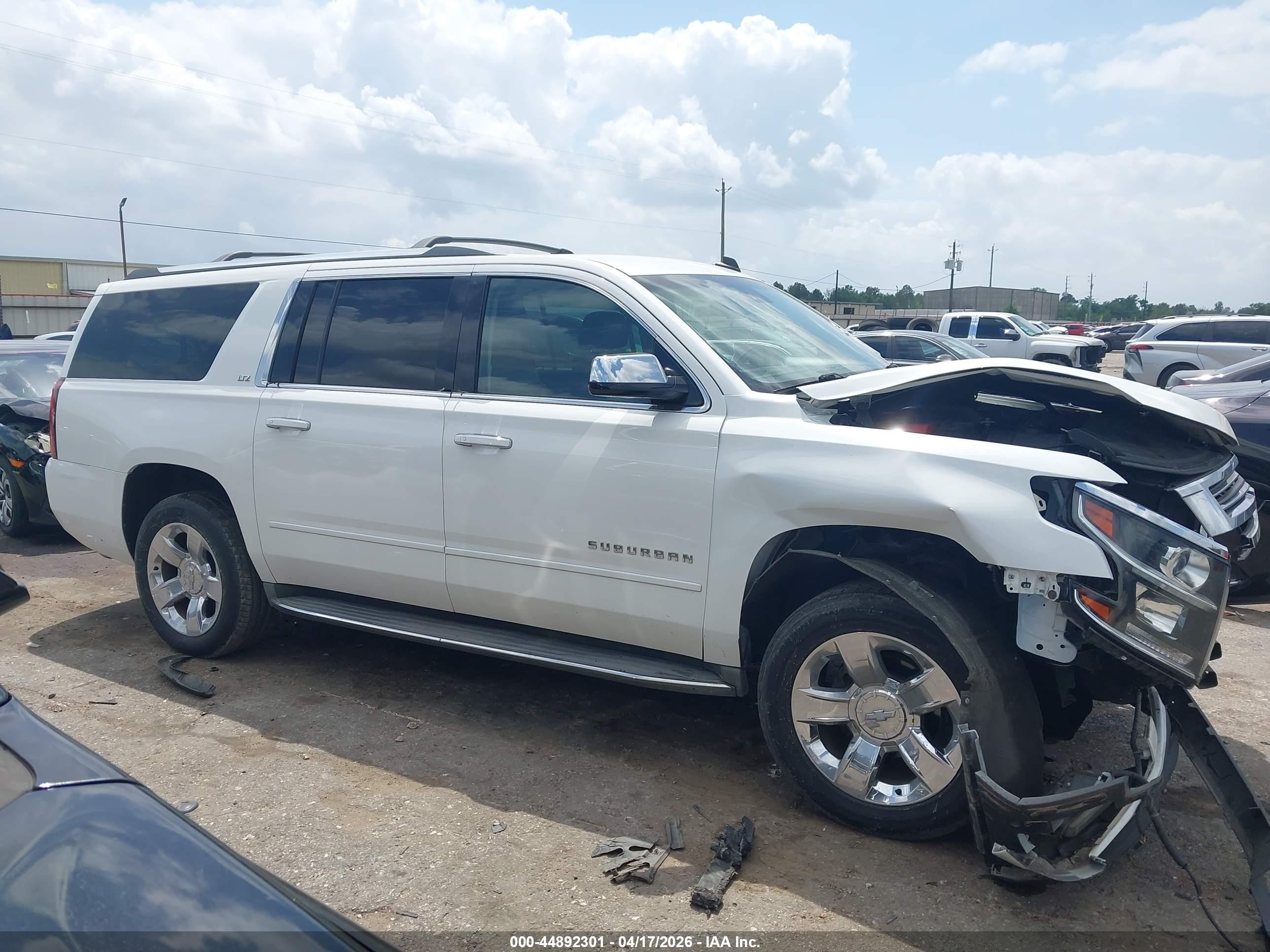 2015 Chevrolet Suburban 1500 Ltz White vin: 1GNSCKKC1FR299478