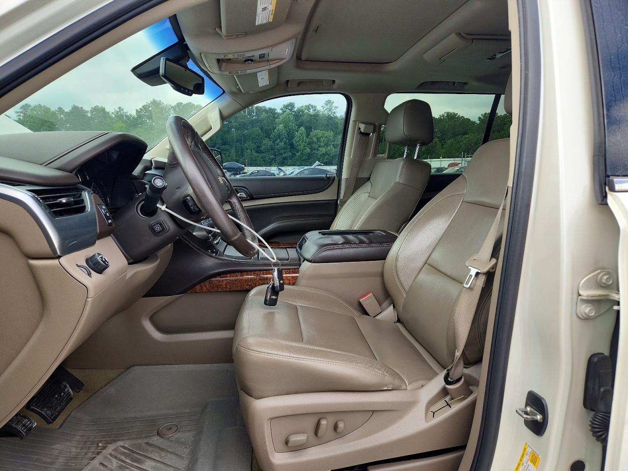 2015 Chevrolet Suburban C1500 Ltz White vin: 1GNSCKKC2FR697492