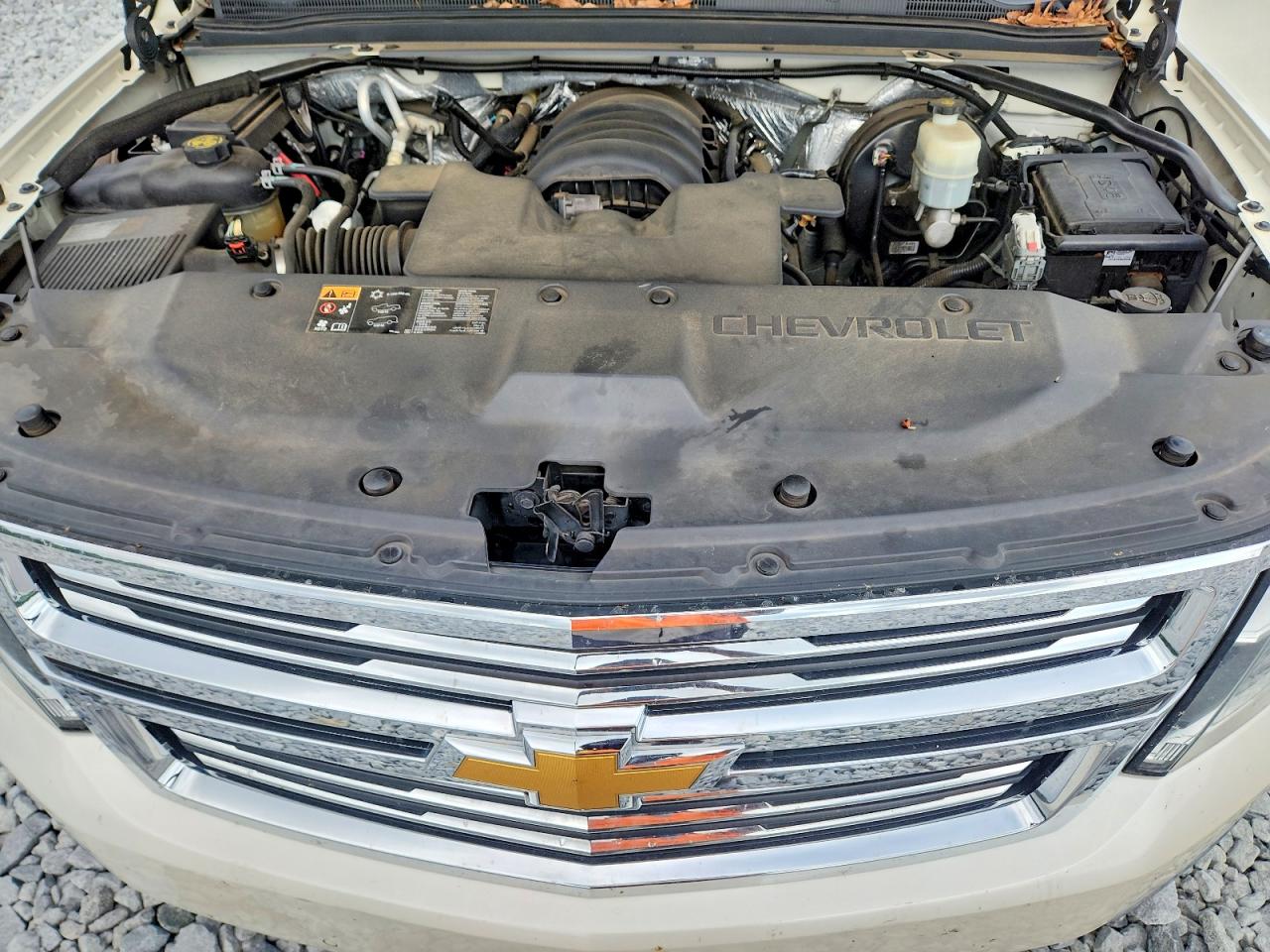 2015 Chevrolet Suburban C1500 Ltz White vin: 1GNSCKKC2FR697492