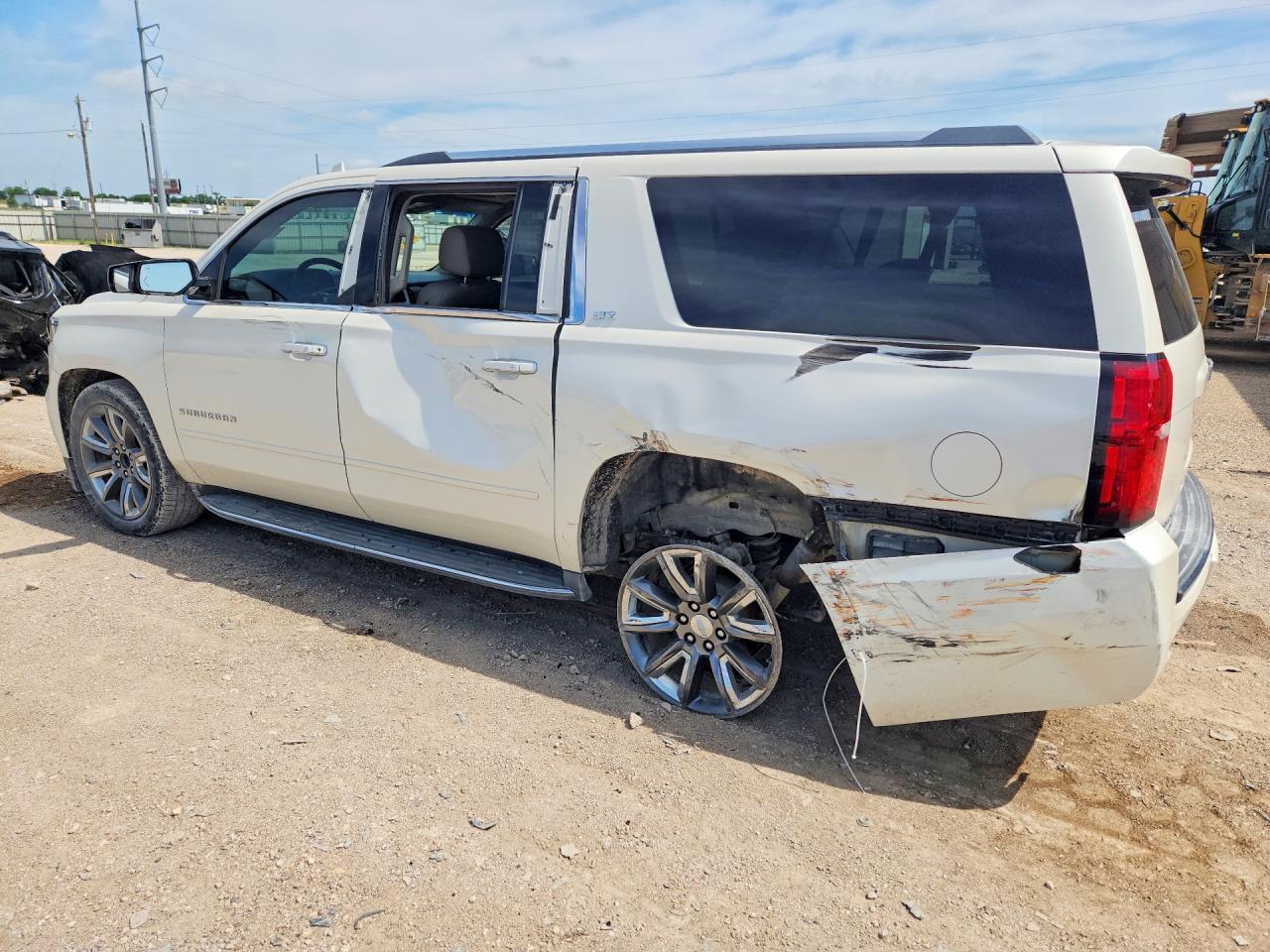 2015 Chevrolet Suburban C1500 Ltz White vin: 1GNSCKKC5FR629042