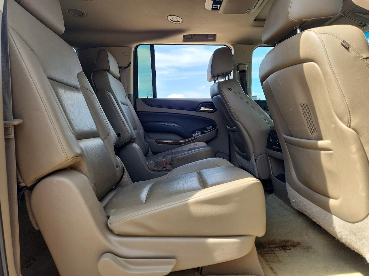 2015 Chevrolet Suburban C1500 Ltz White vin: 1GNSCKKC5FR629042