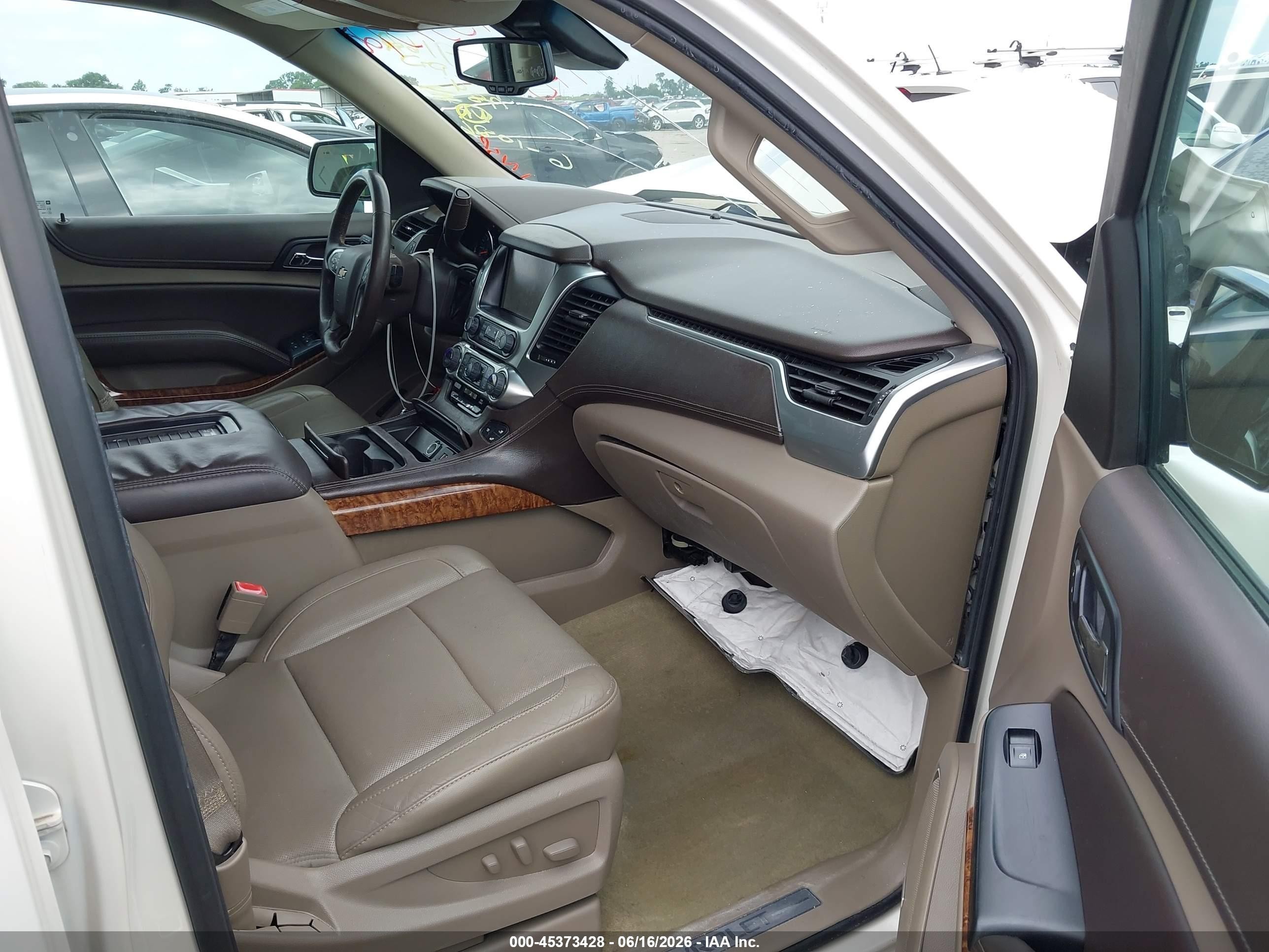 2015 Chevrolet Suburban Ltz White vin: 1GNSCKKC5FR715967