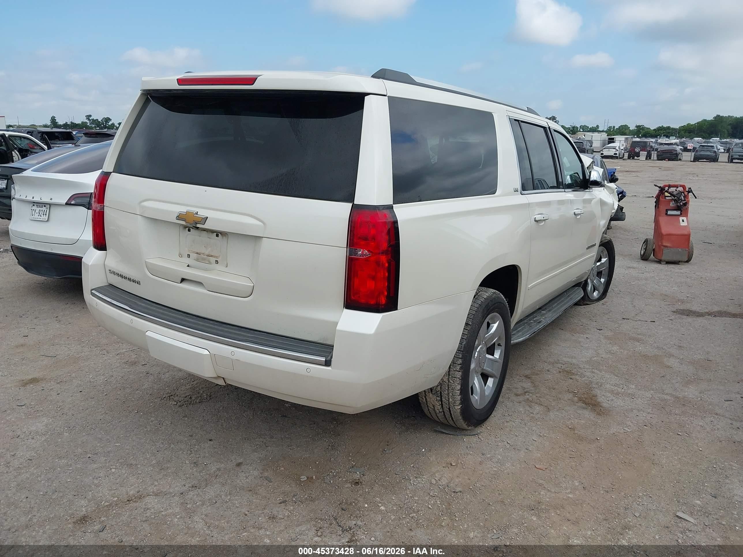 2015 Chevrolet Suburban Ltz White vin: 1GNSCKKC5FR715967