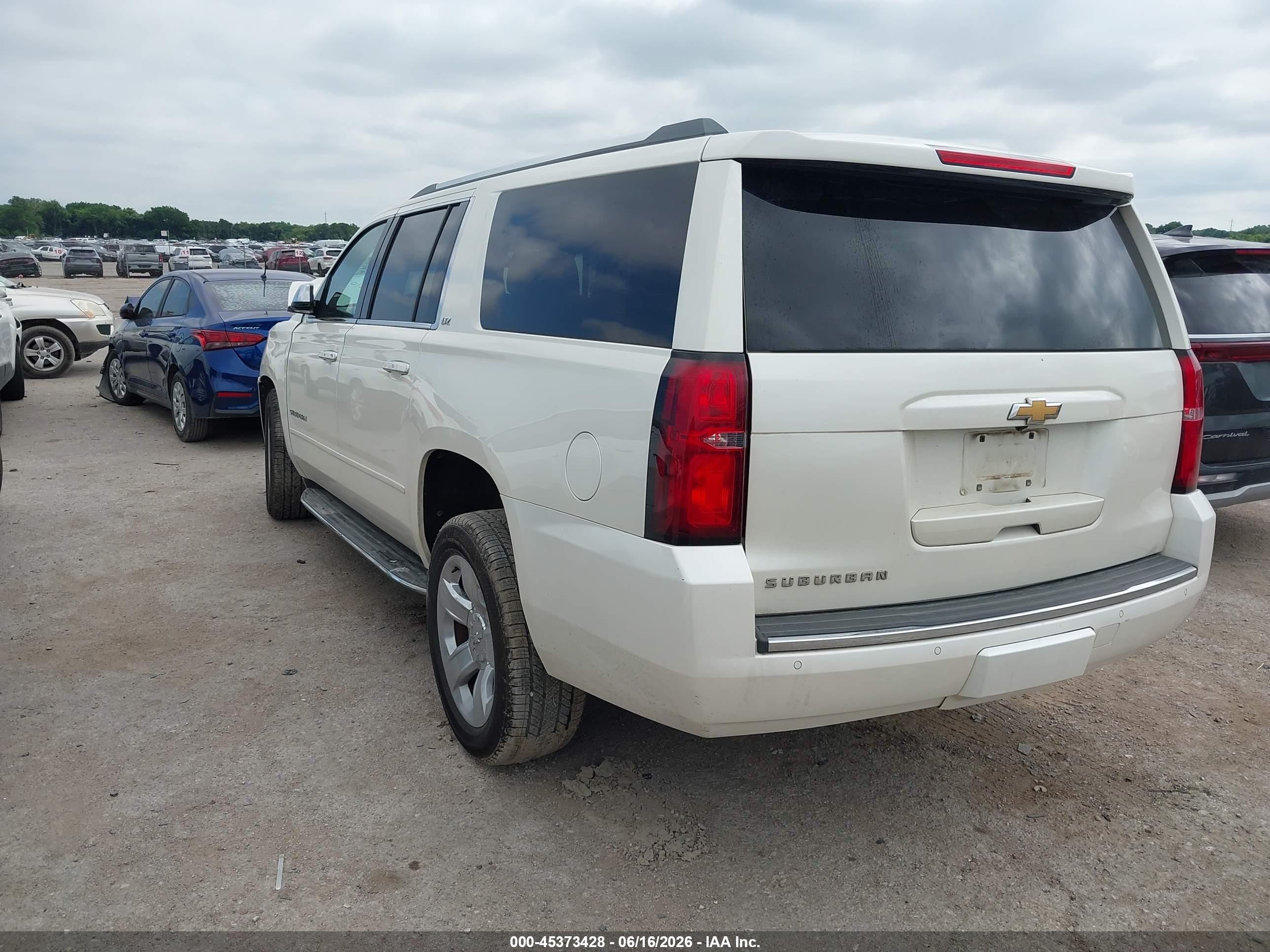 2015 Chevrolet Suburban Ltz White vin: 1GNSCKKC5FR715967