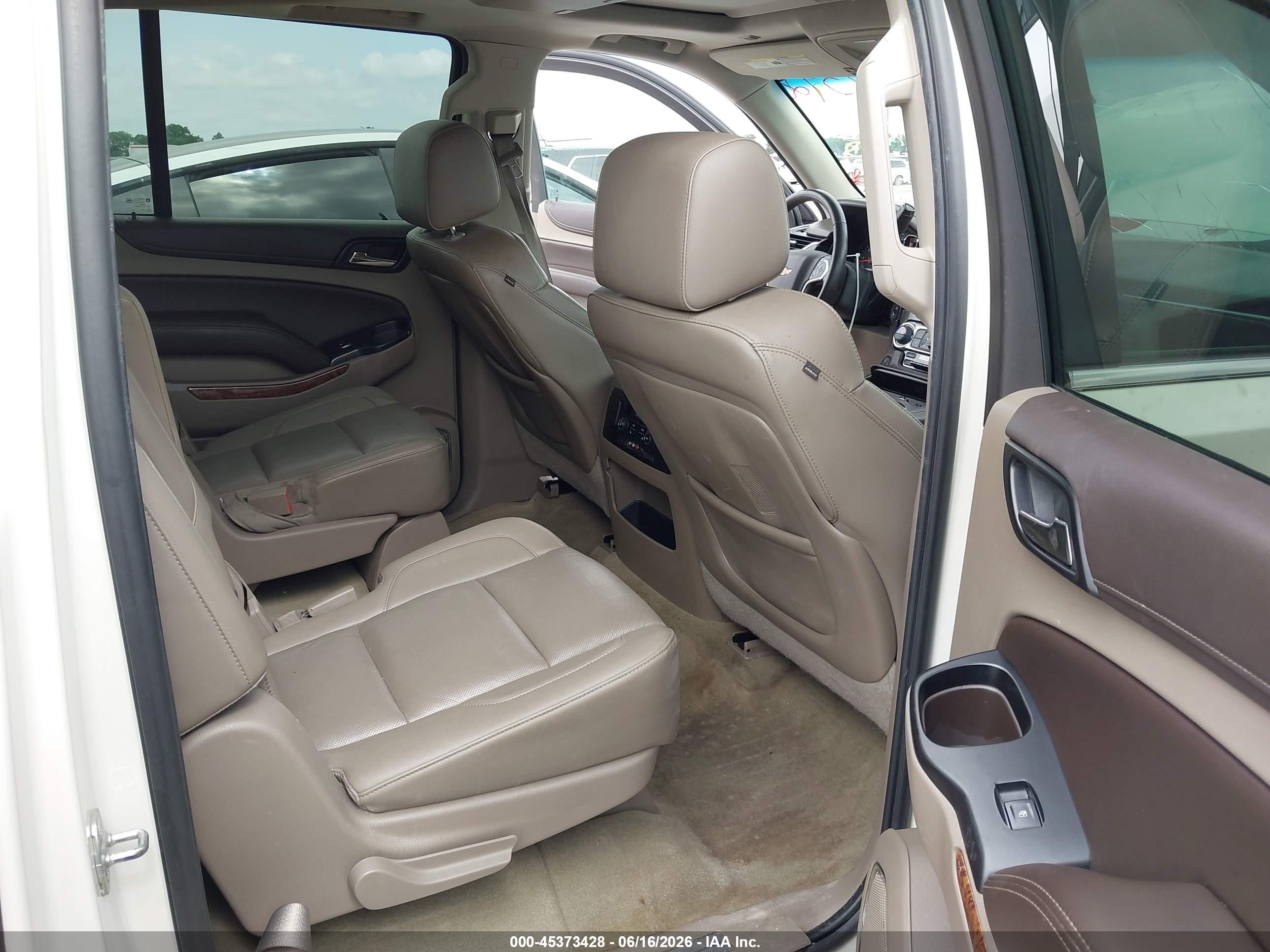 2015 Chevrolet Suburban Ltz White vin: 1GNSCKKC5FR715967