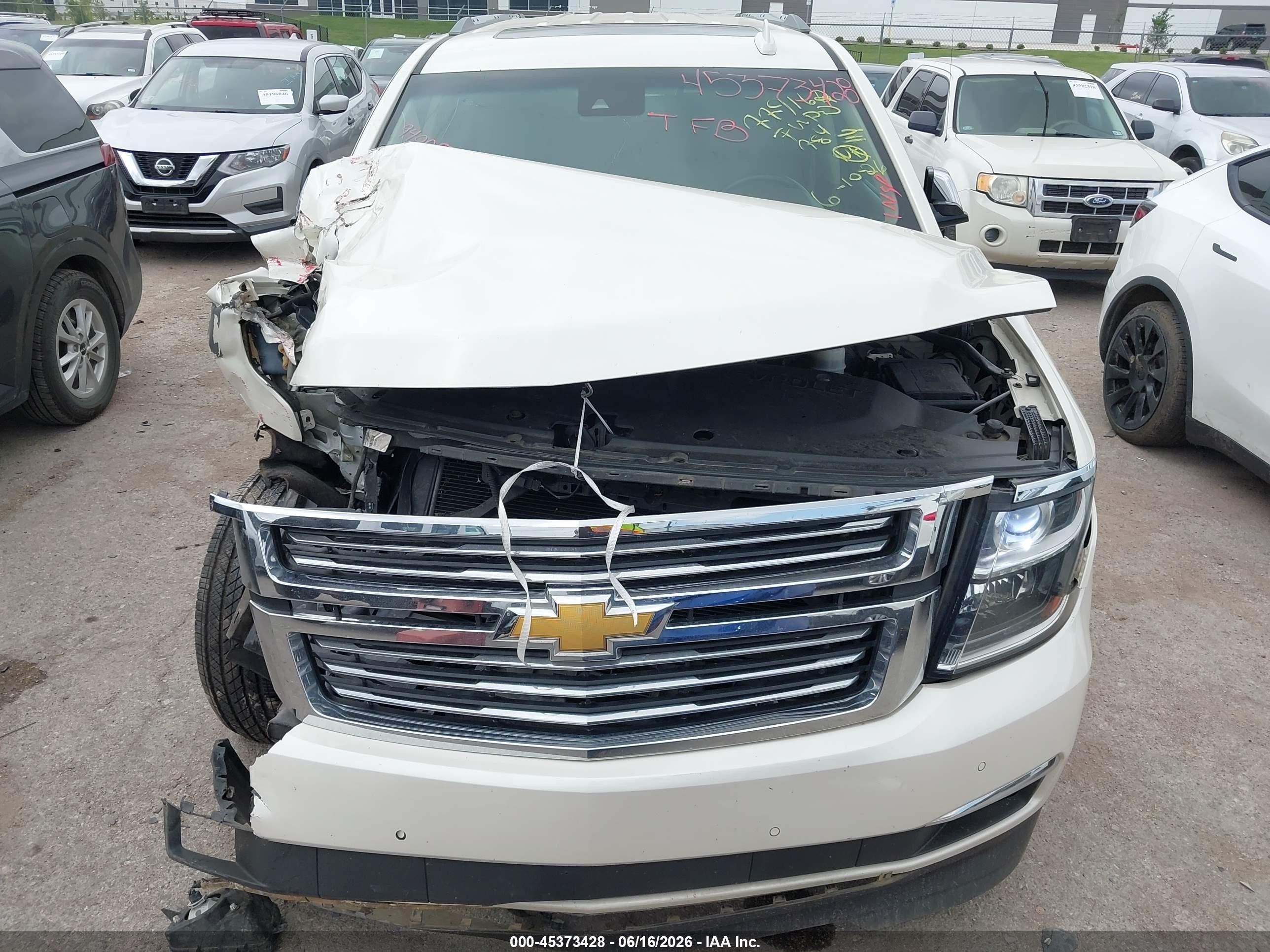 2015 Chevrolet Suburban Ltz White vin: 1GNSCKKC5FR715967