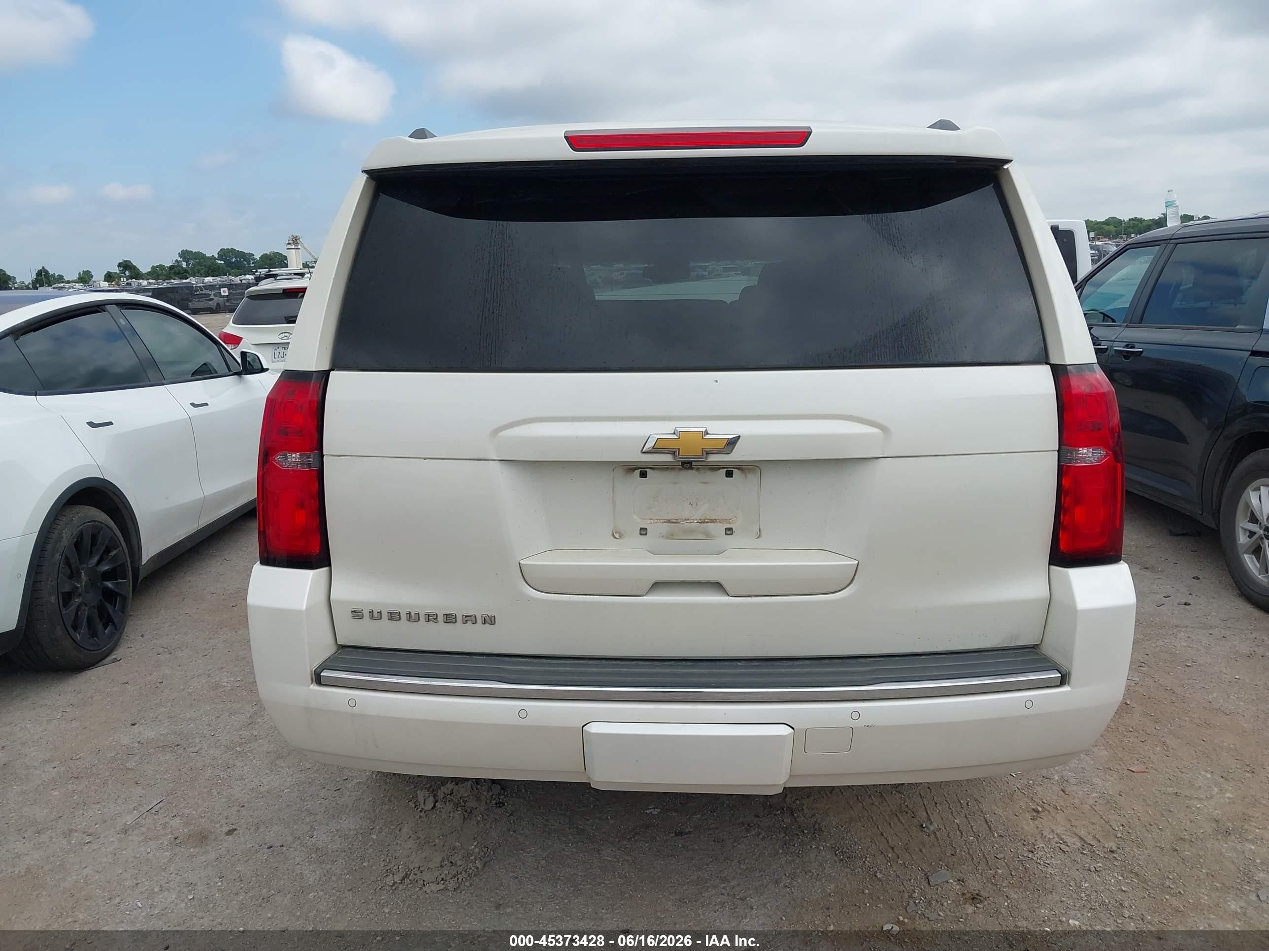 2015 Chevrolet Suburban Ltz White vin: 1GNSCKKC5FR715967