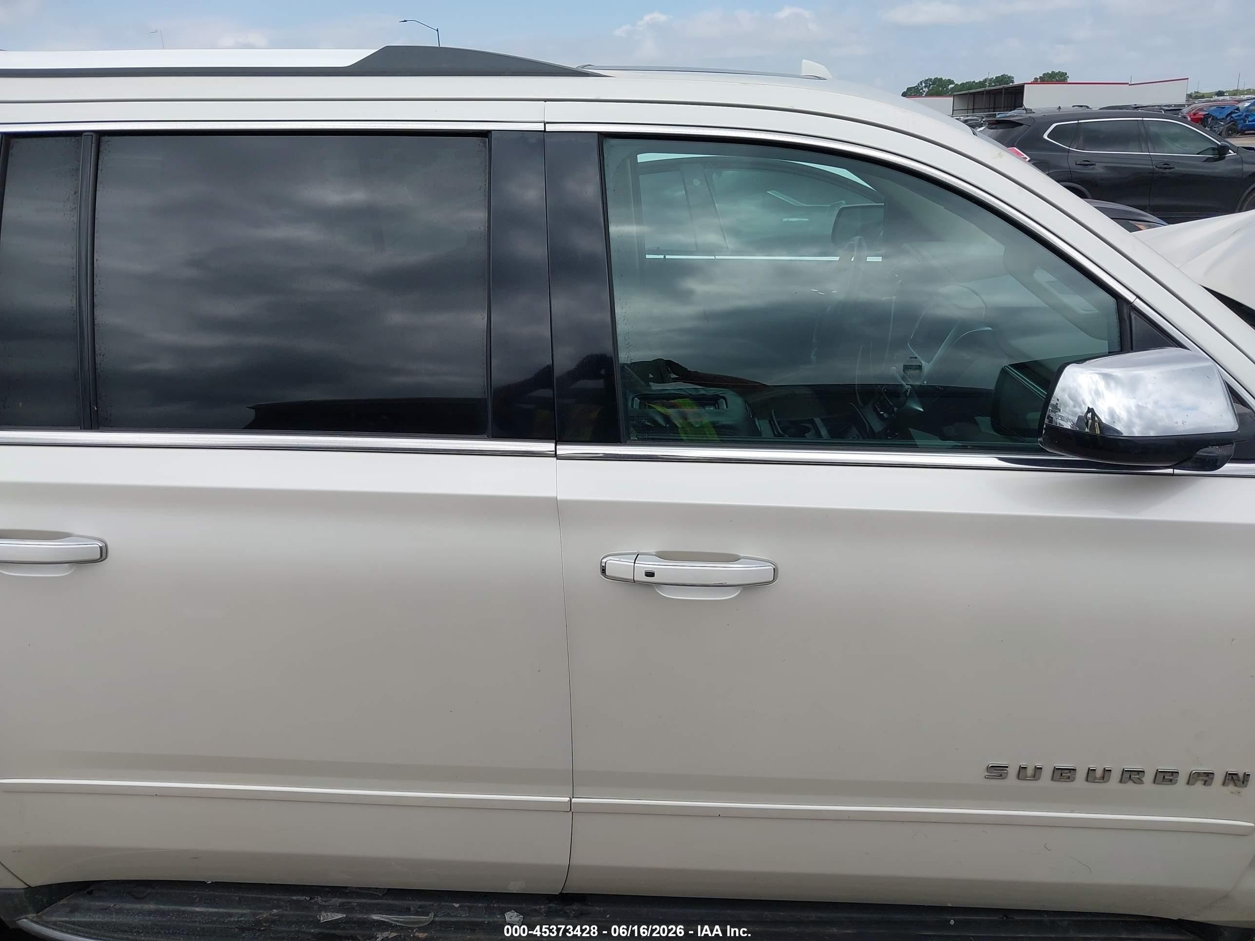 2015 Chevrolet Suburban Ltz White vin: 1GNSCKKC5FR715967