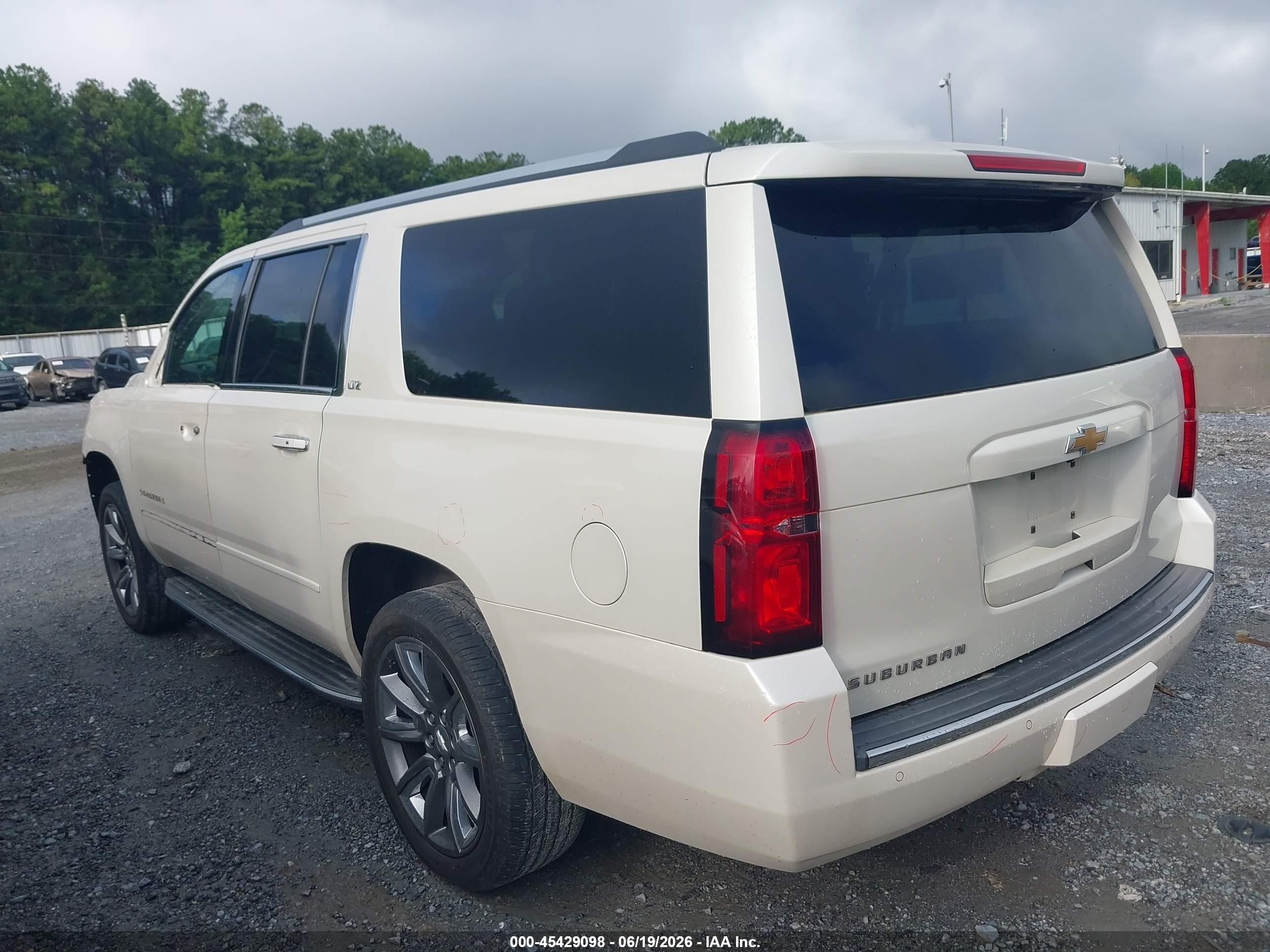 2015 Chevrolet Suburban 1500 Ltz White vin: 1GNSCKKC5FR721140