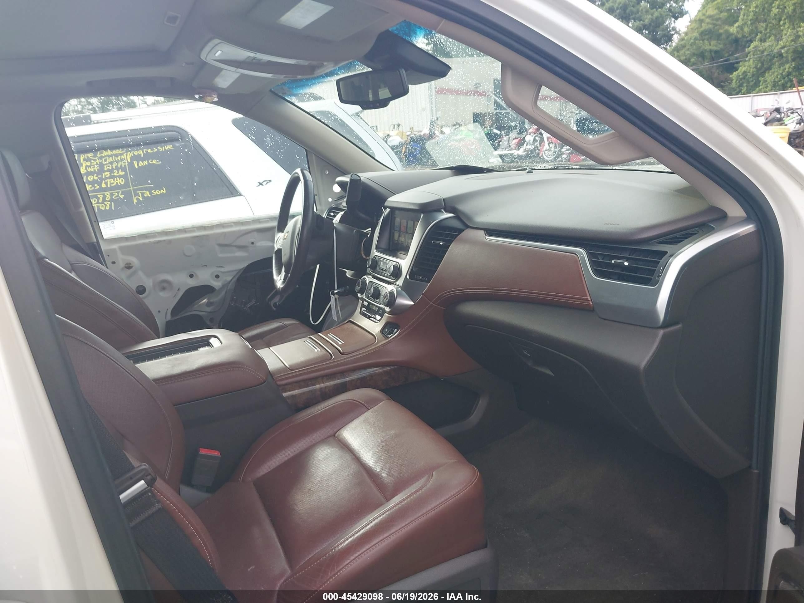 2015 Chevrolet Suburban 1500 Ltz White vin: 1GNSCKKC5FR721140
