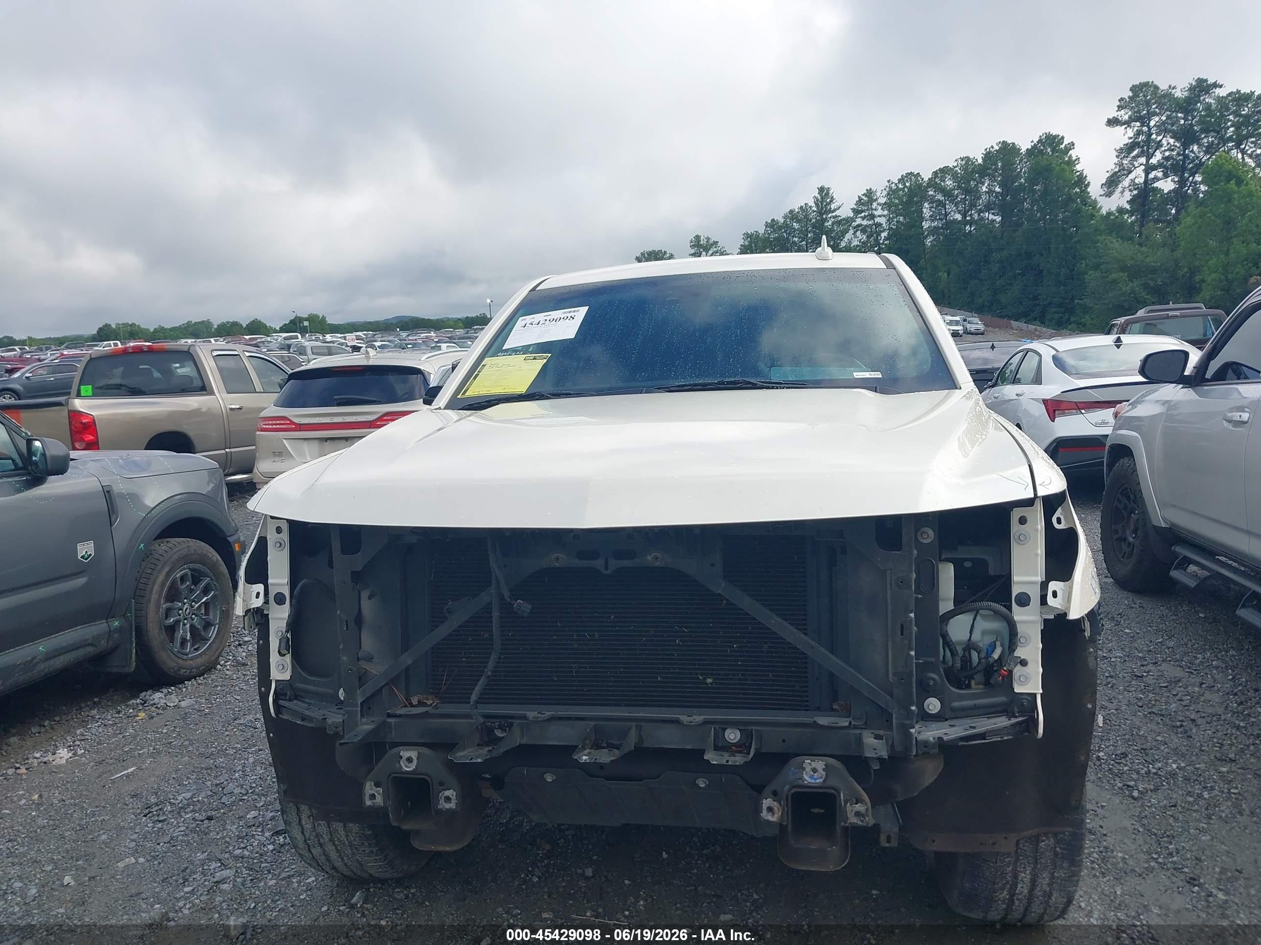 2015 Chevrolet Suburban 1500 Ltz White vin: 1GNSCKKC5FR721140