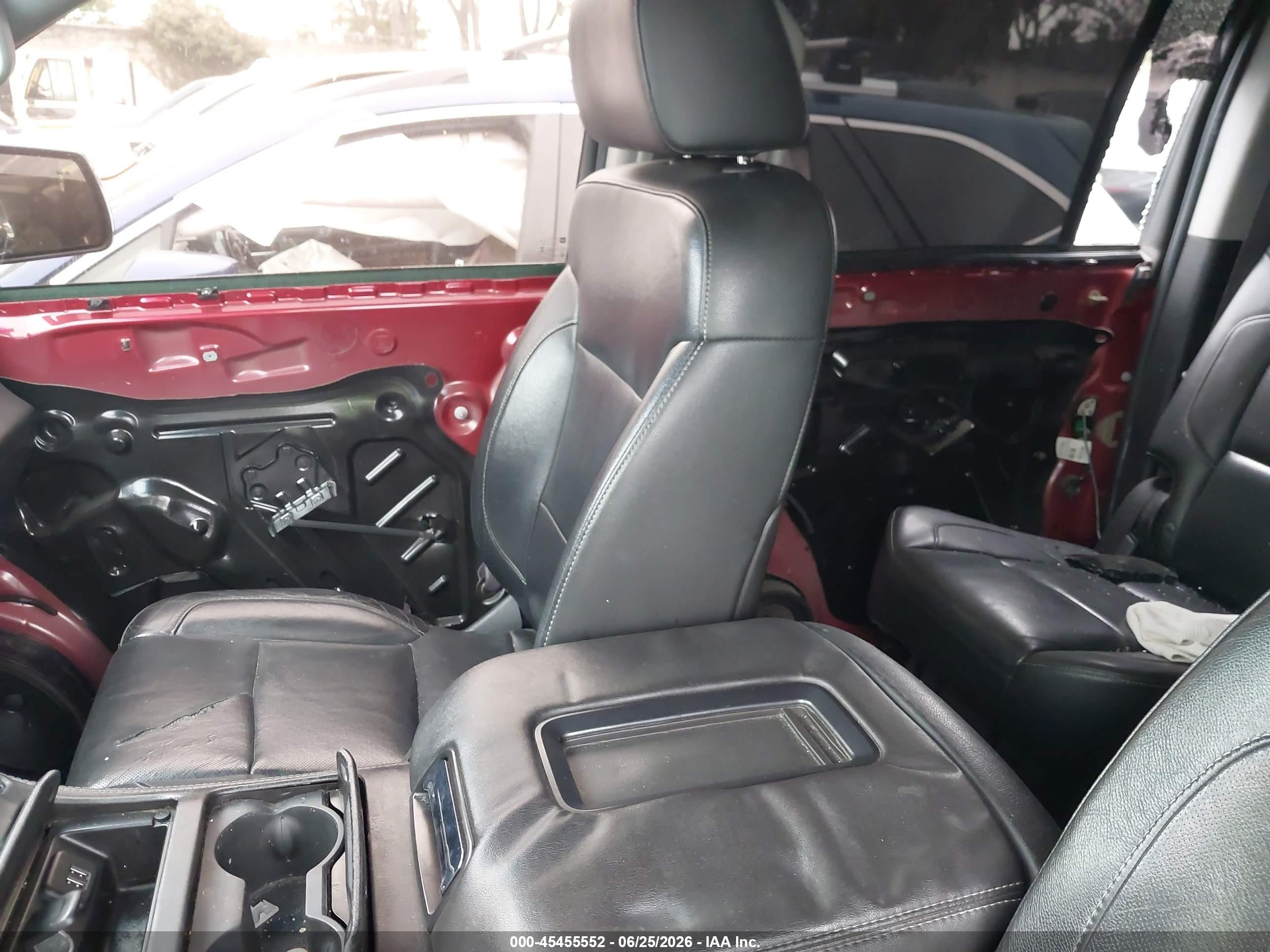 2015 Chevrolet Suburban Ltz Red vin: 1GNSCKKC6FR254388
