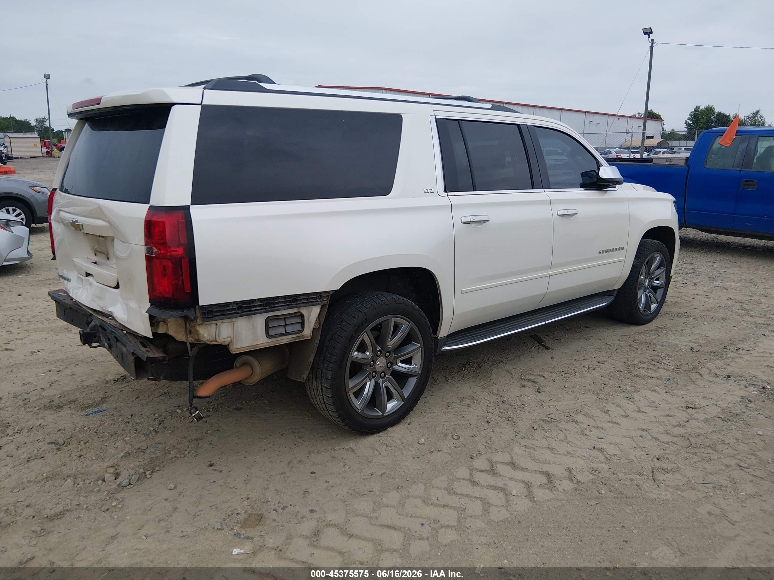 2015 Chevrolet Suburban 1500 Ltz White vin: 1GNSCKKC8FR708253