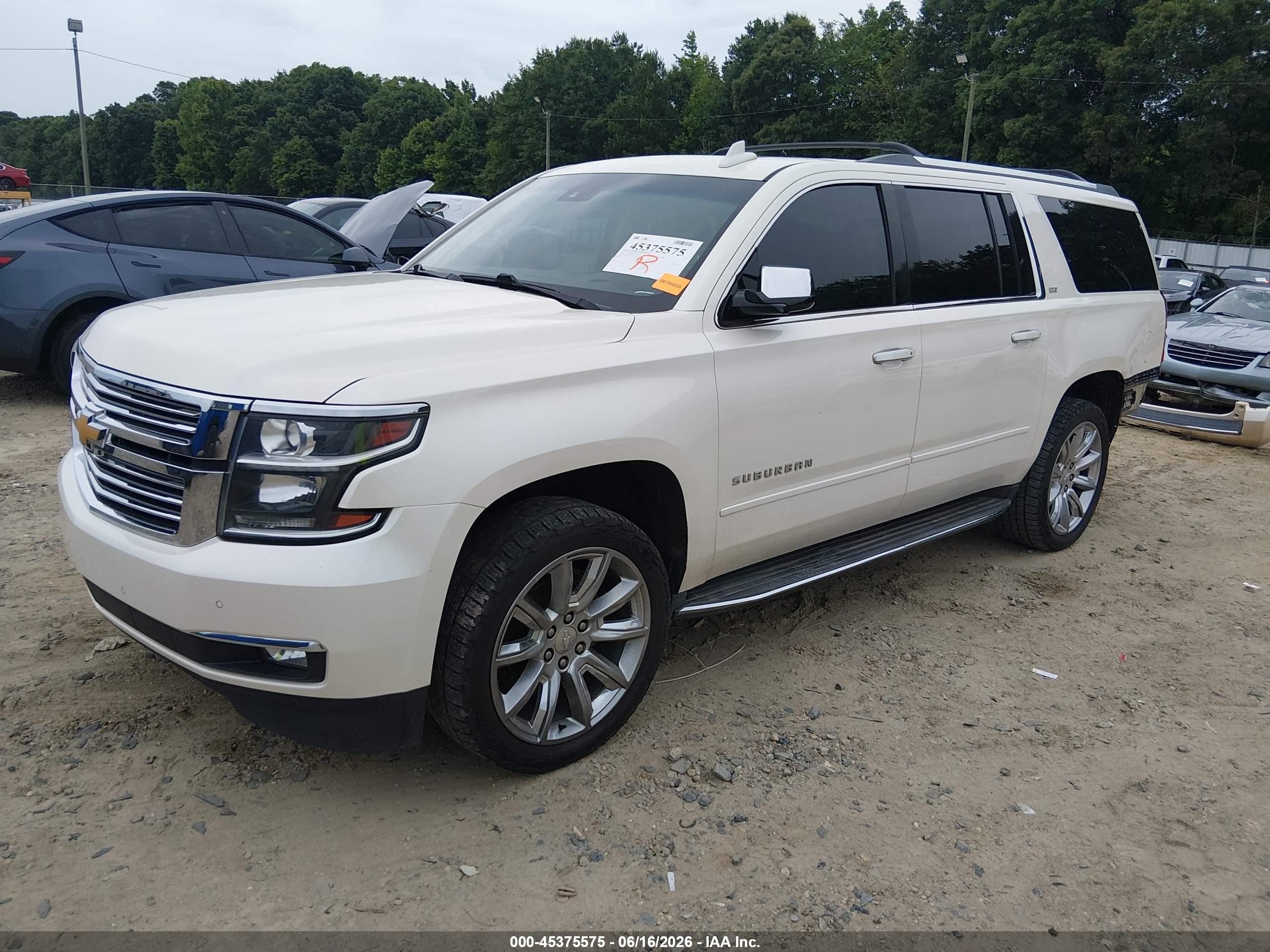 2015 Chevrolet Suburban 1500 Ltz White vin: 1GNSCKKC8FR708253