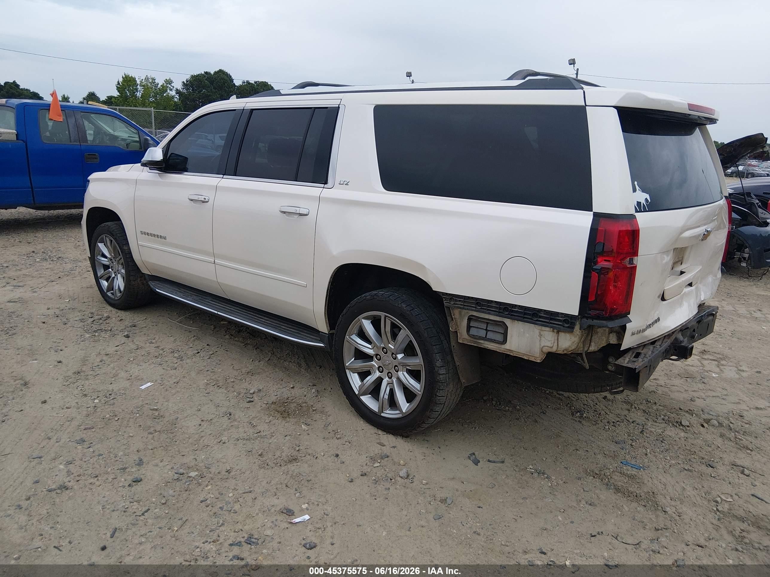 2015 Chevrolet Suburban 1500 Ltz White vin: 1GNSCKKC8FR708253