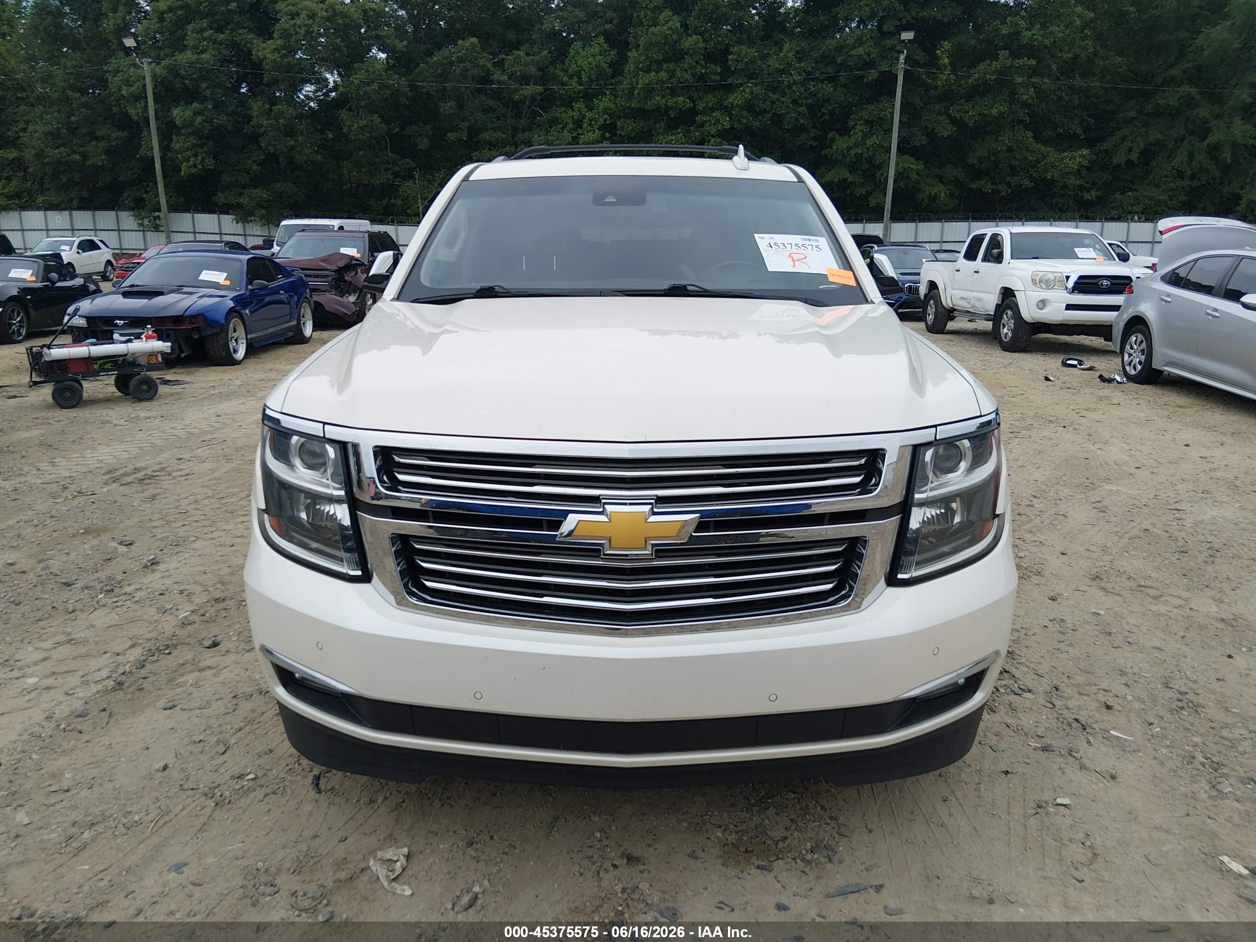 2015 Chevrolet Suburban 1500 Ltz White vin: 1GNSCKKC8FR708253