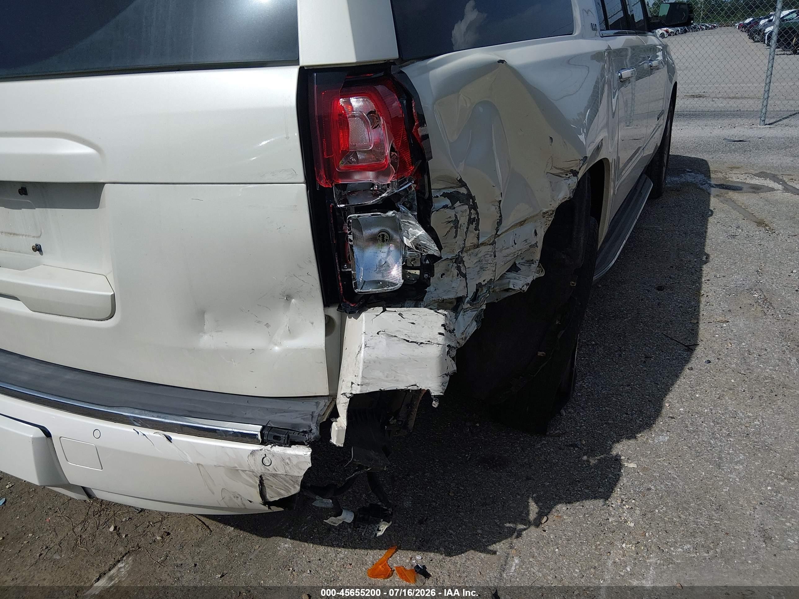 2015 Chevrolet Suburban Ltz Cream vin: 1GNSCKKC9FR722579