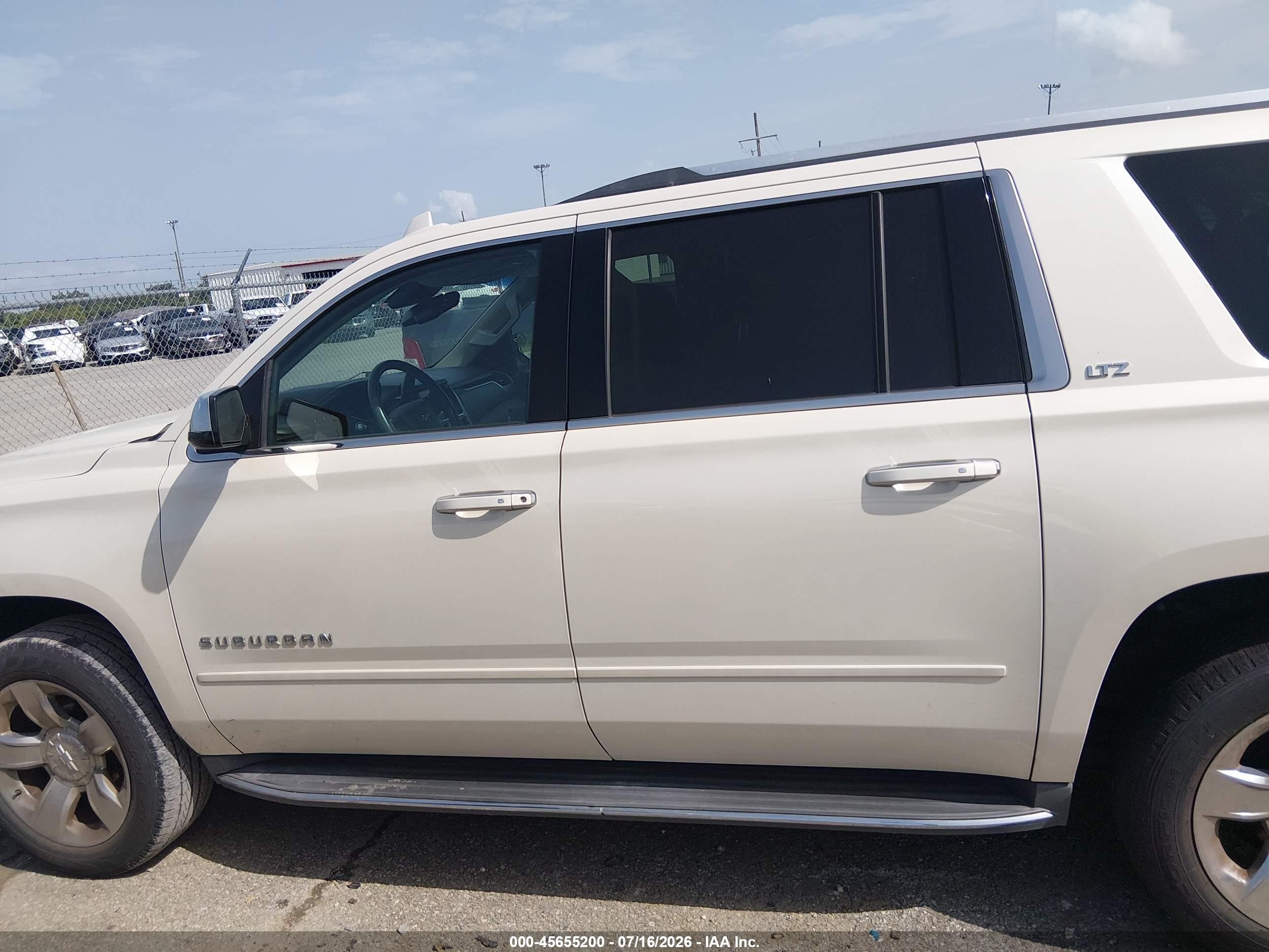 2015 Chevrolet Suburban Ltz Cream vin: 1GNSCKKC9FR722579