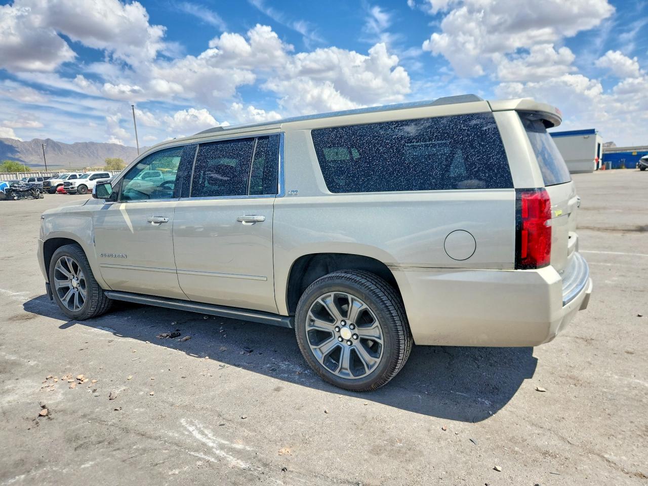 2015 Chevrolet Suburban C1500 Ltz Tan vin: 1GNSCKKCXFR125022