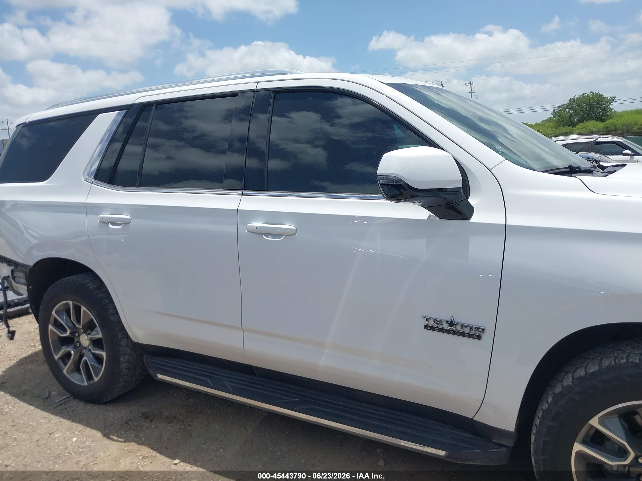 2021 Chevrolet Tahoe 2wd Lt White vin: 1GNSCNKD2MR243718