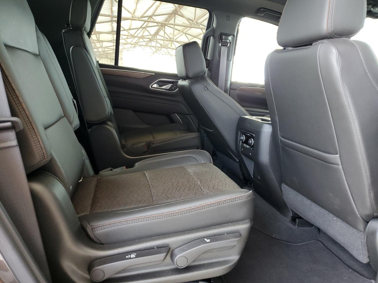 2021 Chevrolet Tahoe C1500 High Country Коричневый vin: 1GNSCTKL3MR125687