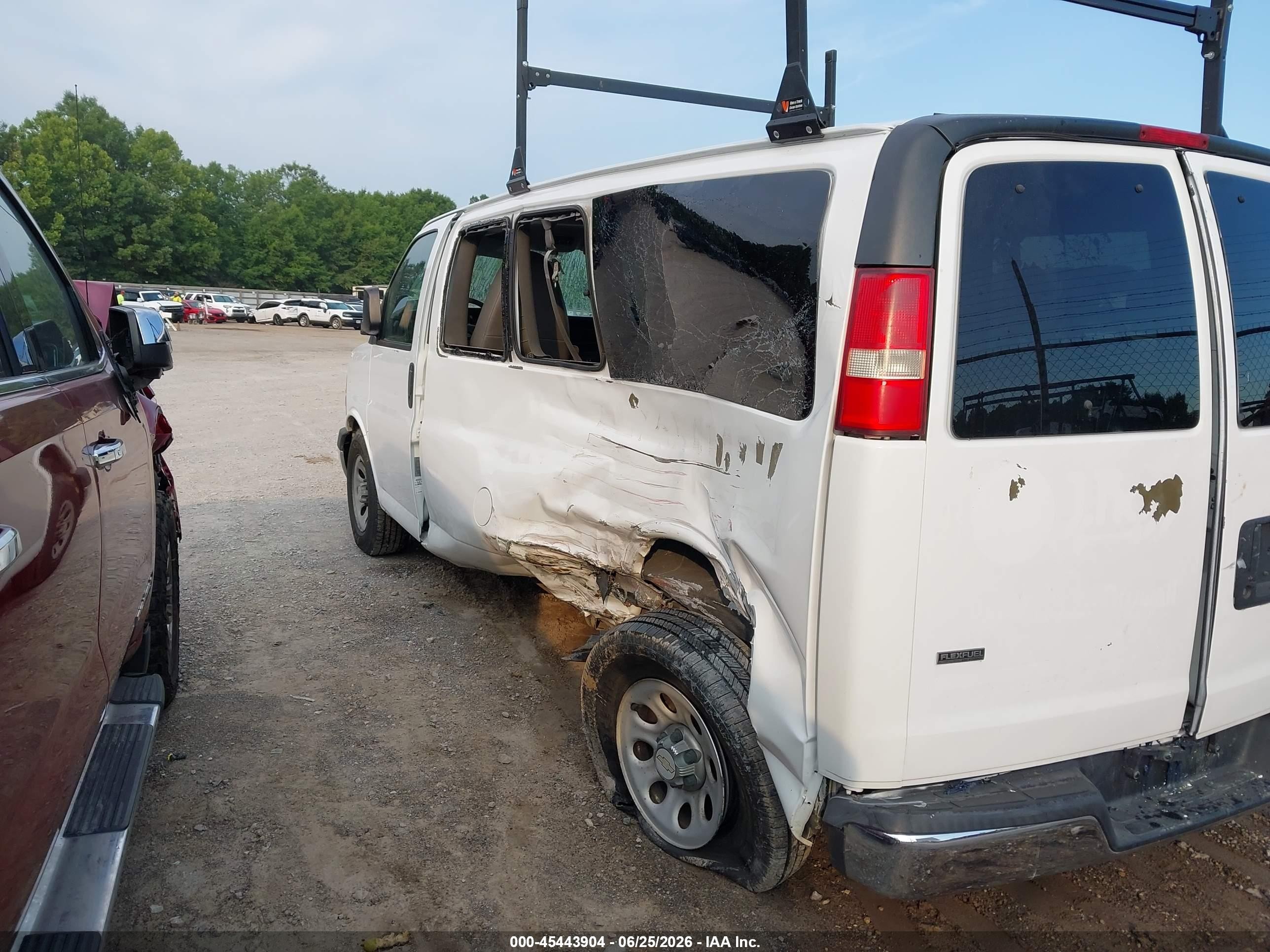 2011 Chevrolet Express 1500 Lt White vin: 1GNSGCF43B1102493