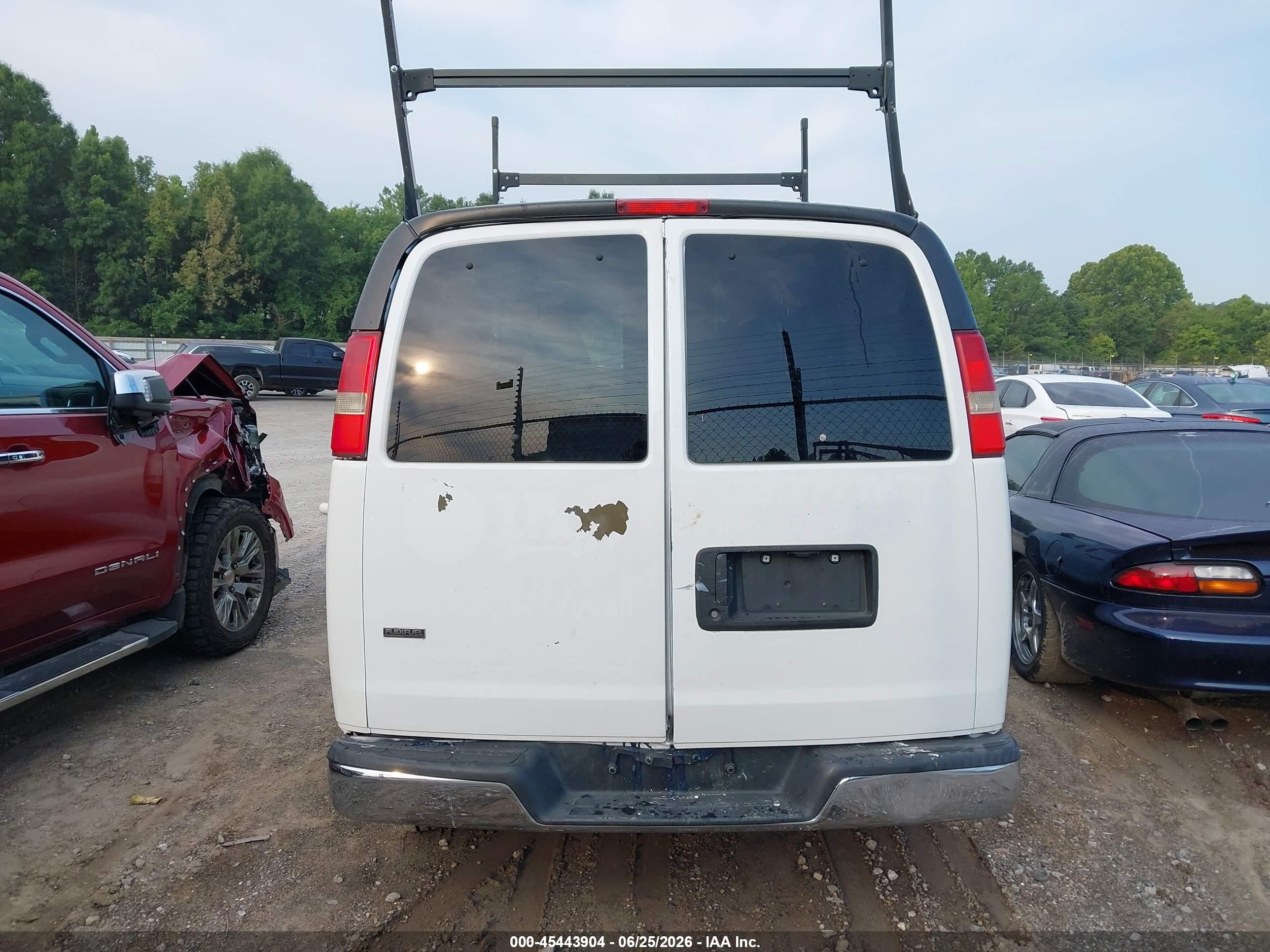 2011 Chevrolet Express 1500 Lt White vin: 1GNSGCF43B1102493