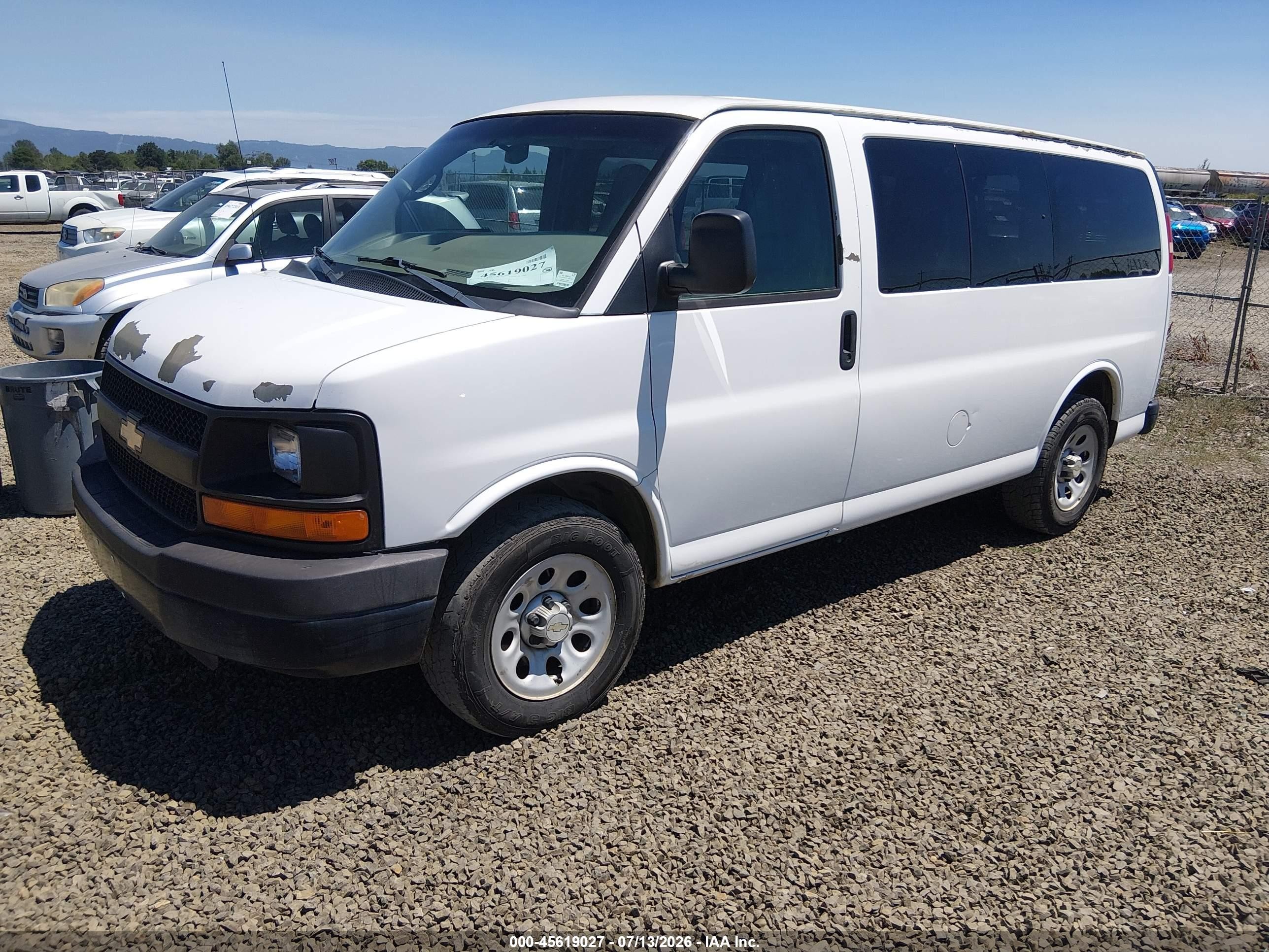 2011 Chevrolet Express 1500 Ls White vin: 1GNSHBF41B1114102