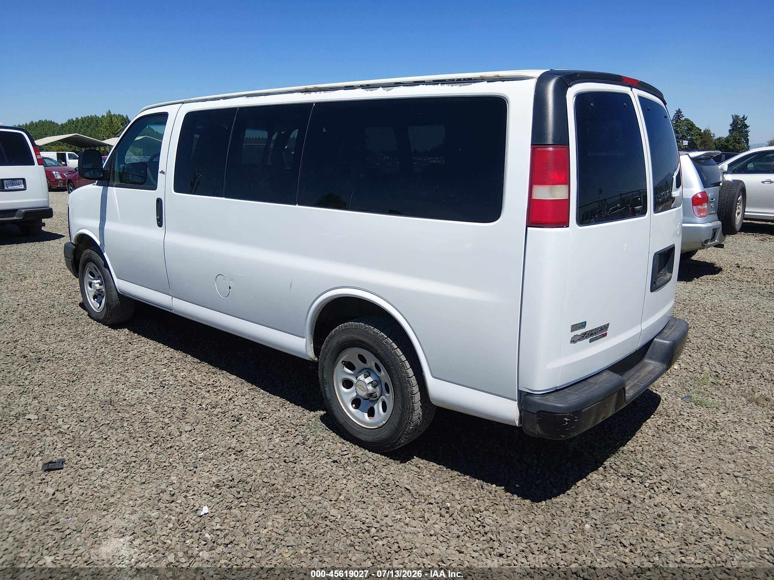 2011 Chevrolet Express 1500 Ls White vin: 1GNSHBF41B1114102