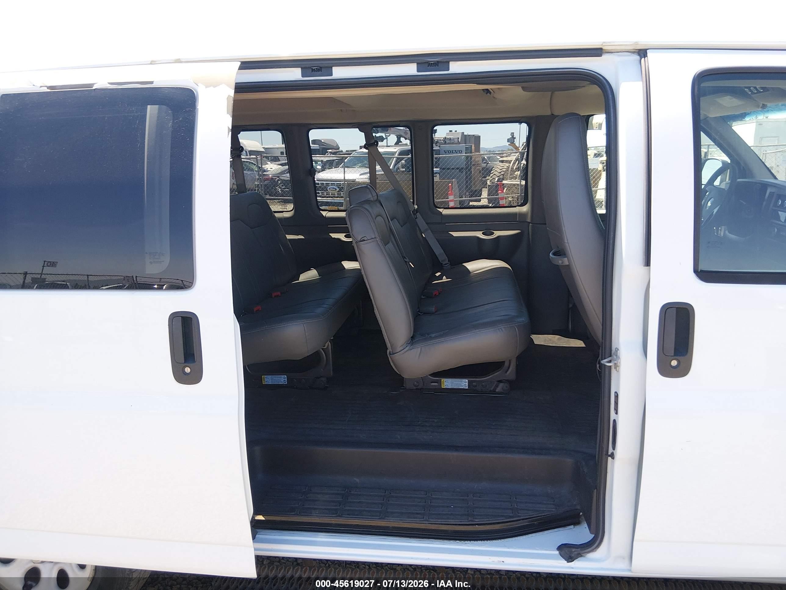2011 Chevrolet Express 1500 Ls White vin: 1GNSHBF41B1114102
