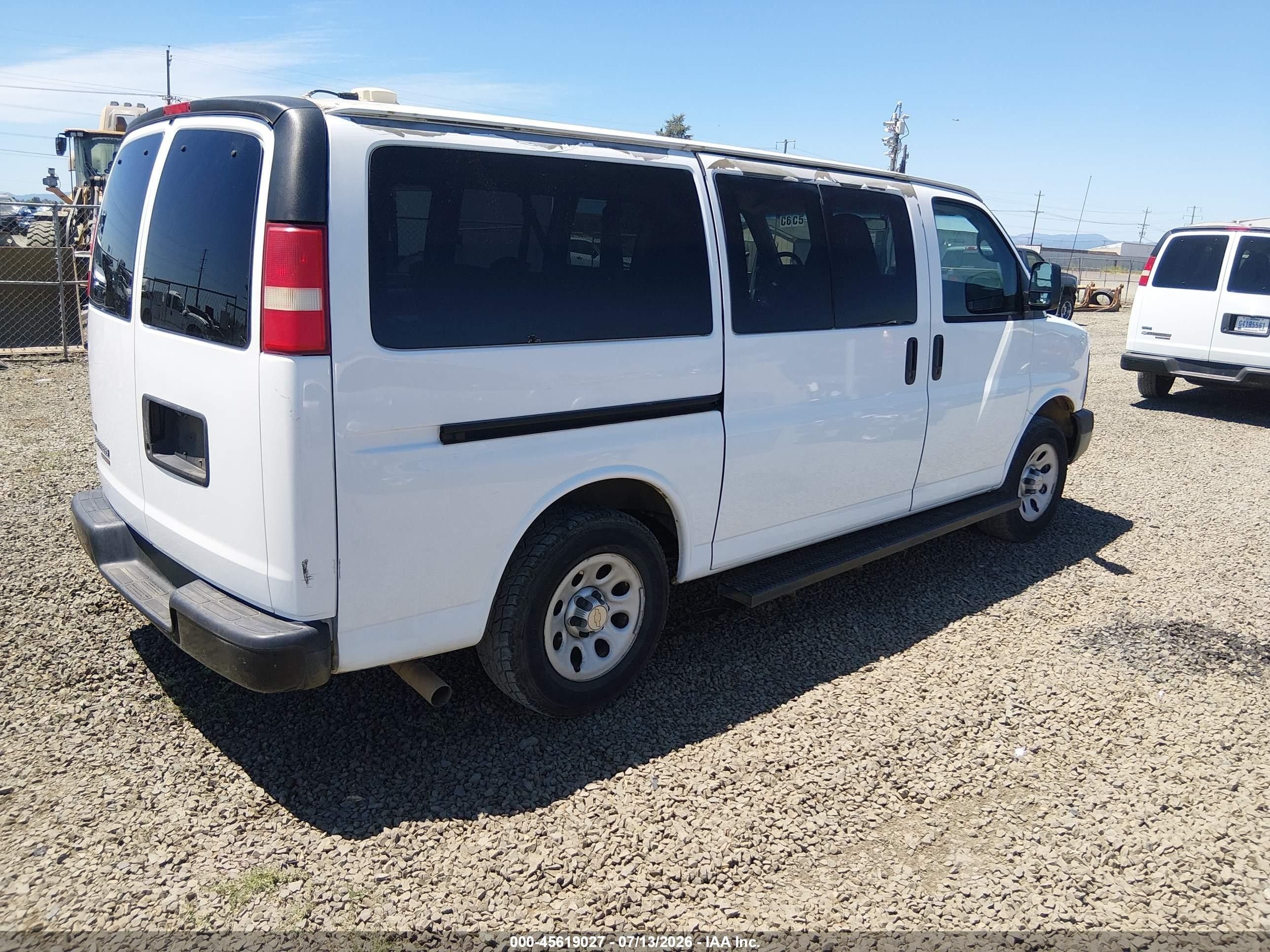 2011 Chevrolet Express 1500 Ls White vin: 1GNSHBF41B1114102