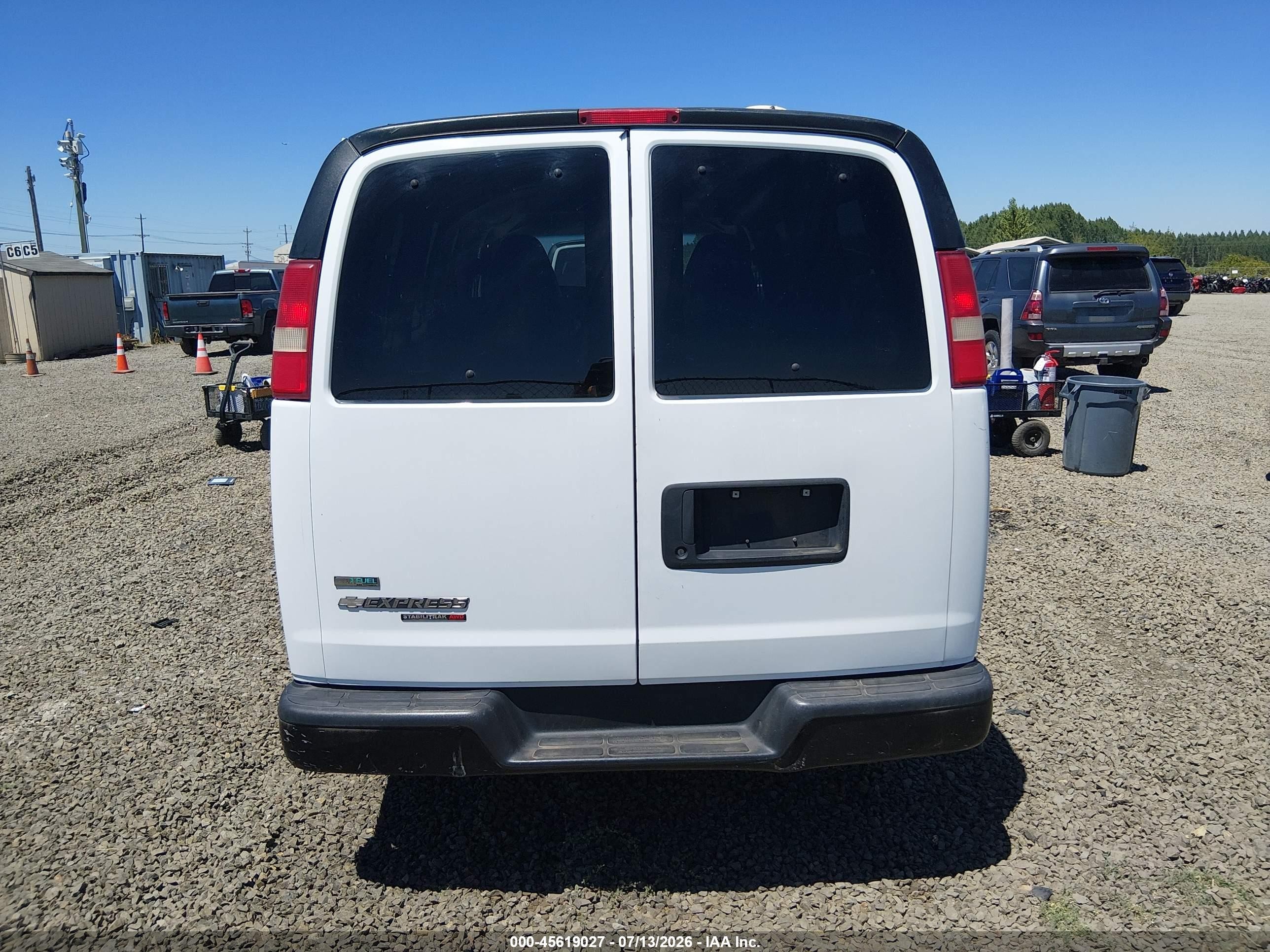 2011 Chevrolet Express 1500 Ls White vin: 1GNSHBF41B1114102