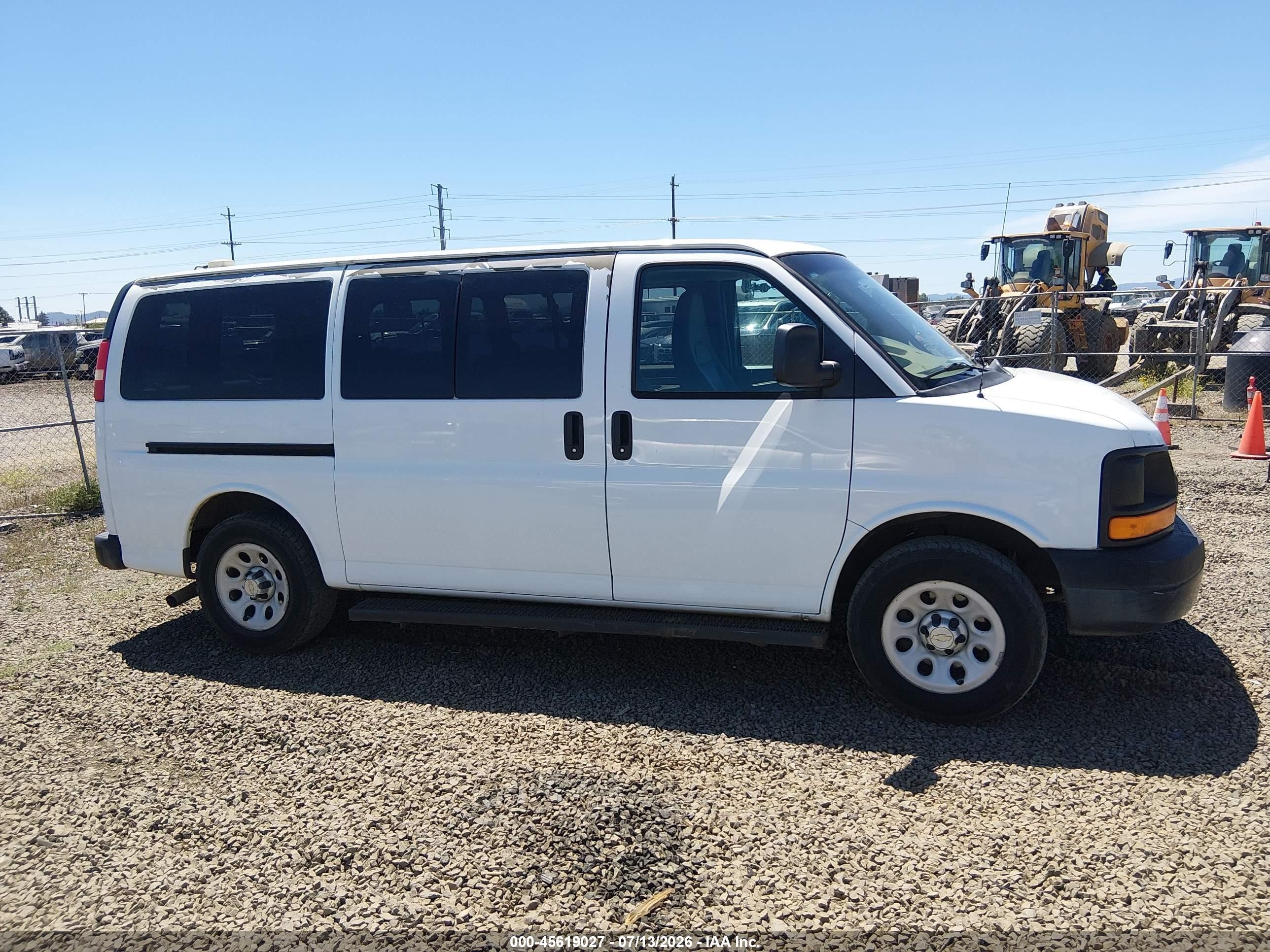 2011 Chevrolet Express 1500 Ls White vin: 1GNSHBF41B1114102