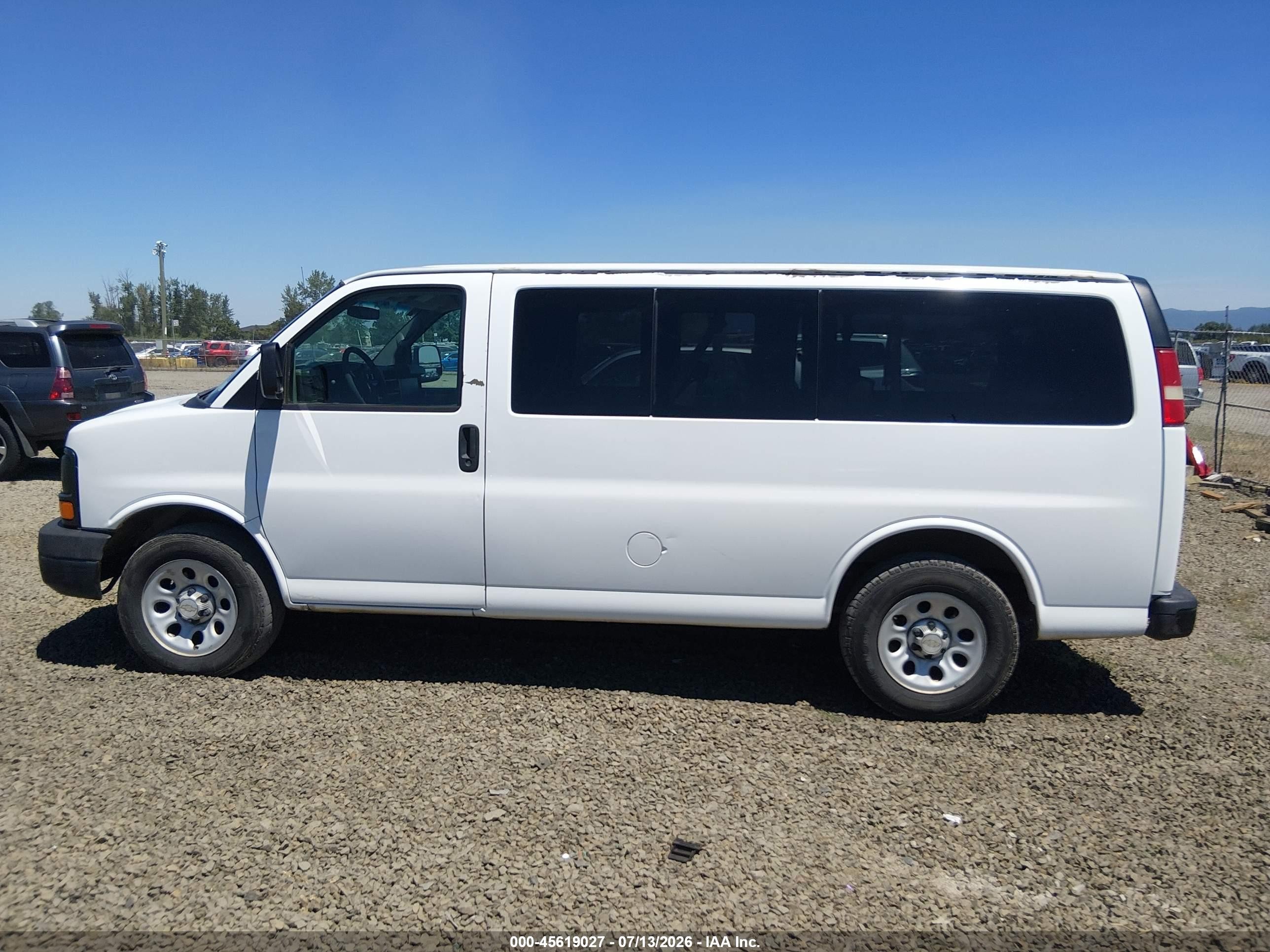 2011 Chevrolet Express 1500 Ls White vin: 1GNSHBF41B1114102