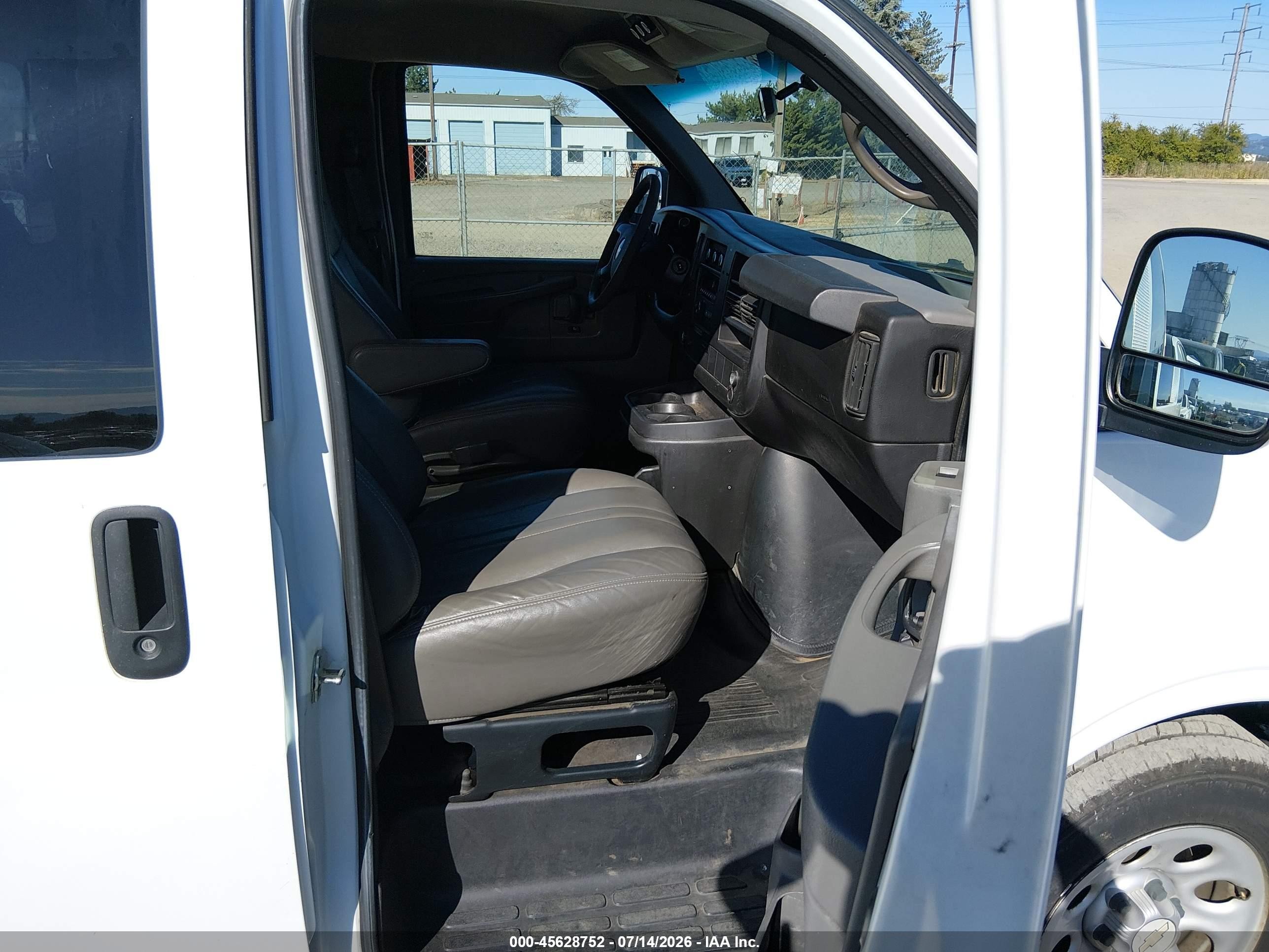 2011 Chevrolet Express 1500 Ls White vin: 1GNSHBF49B1114705