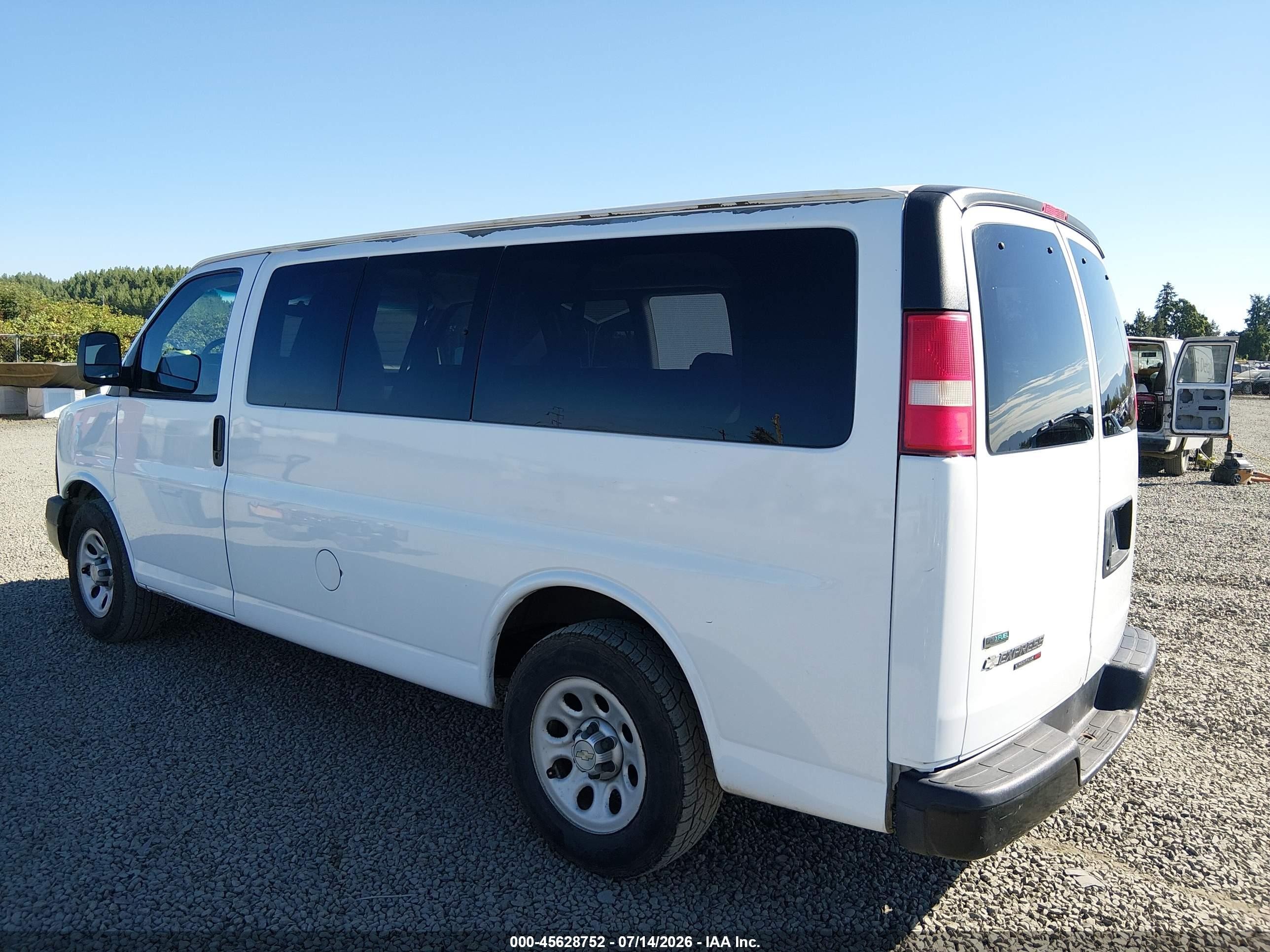 2011 Chevrolet Express 1500 Ls White vin: 1GNSHBF49B1114705
