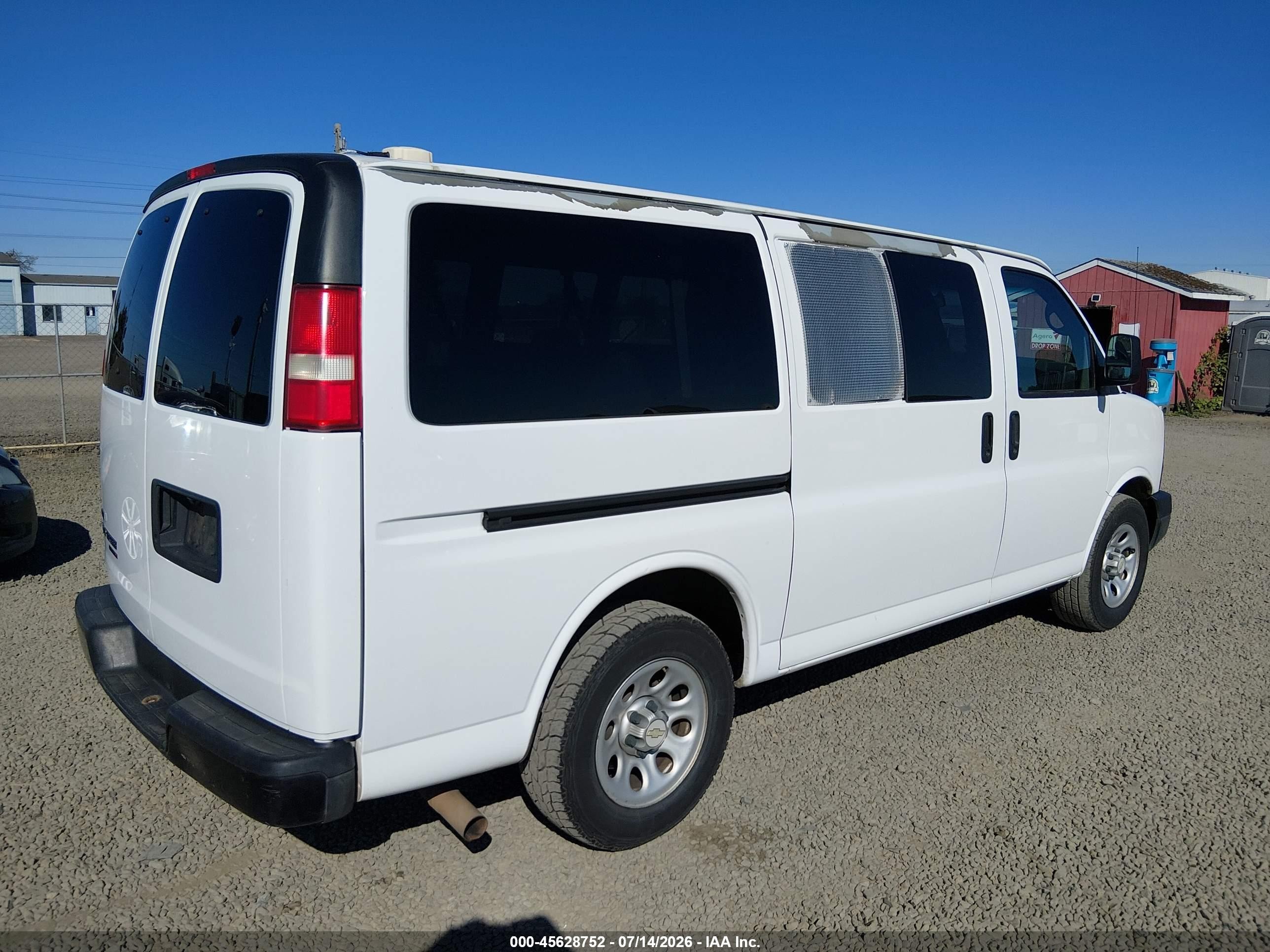 2011 Chevrolet Express 1500 Ls White vin: 1GNSHBF49B1114705