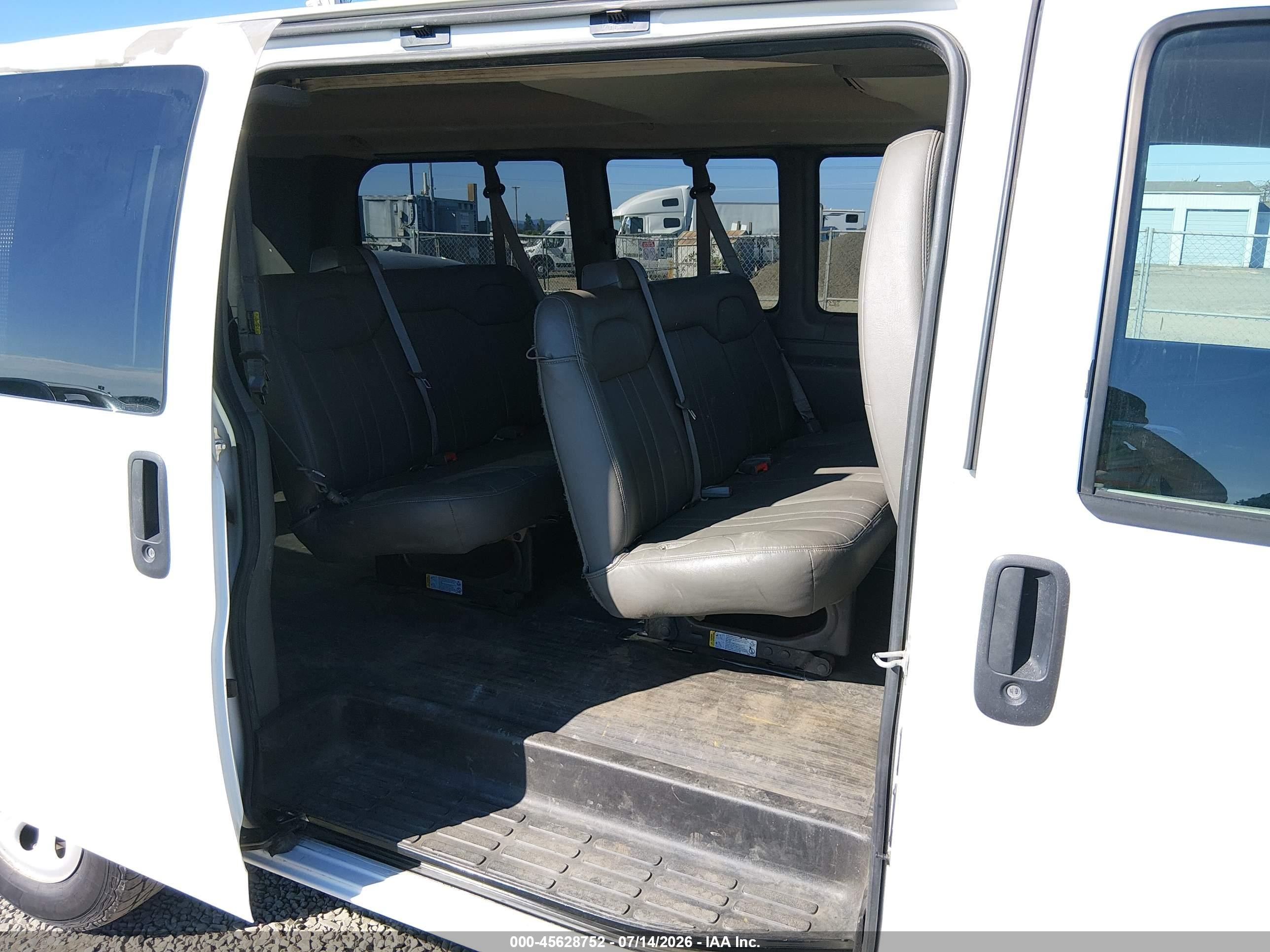 2011 Chevrolet Express 1500 Ls White vin: 1GNSHBF49B1114705