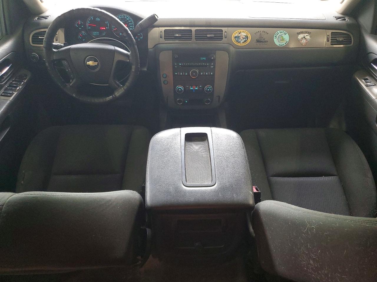 2011 Chevrolet Tahoe Белый vin: 1GNSK2E01BR136716