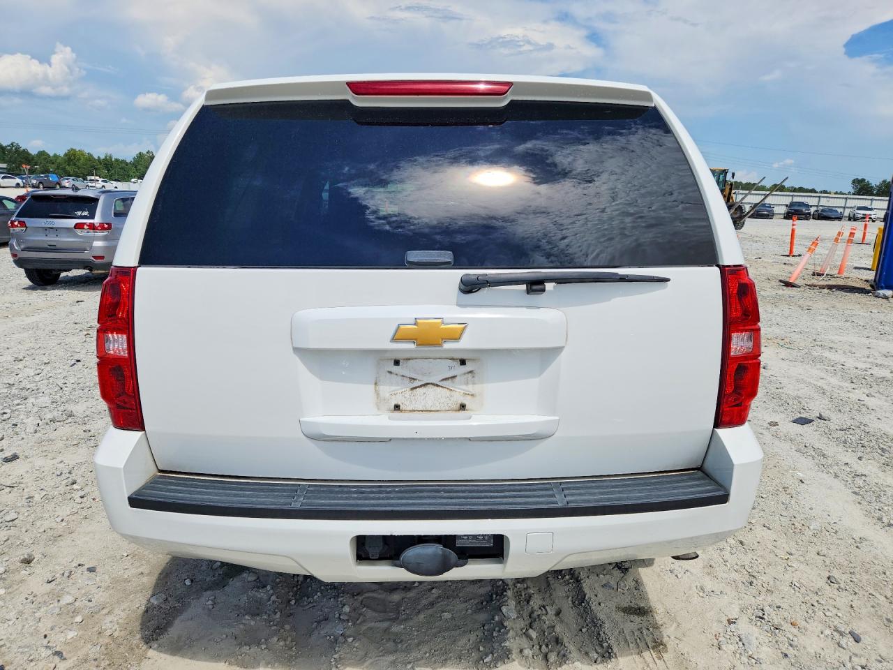 2014 Chevrolet Tahoe Special White vin: 1GNSK2E02ER172113