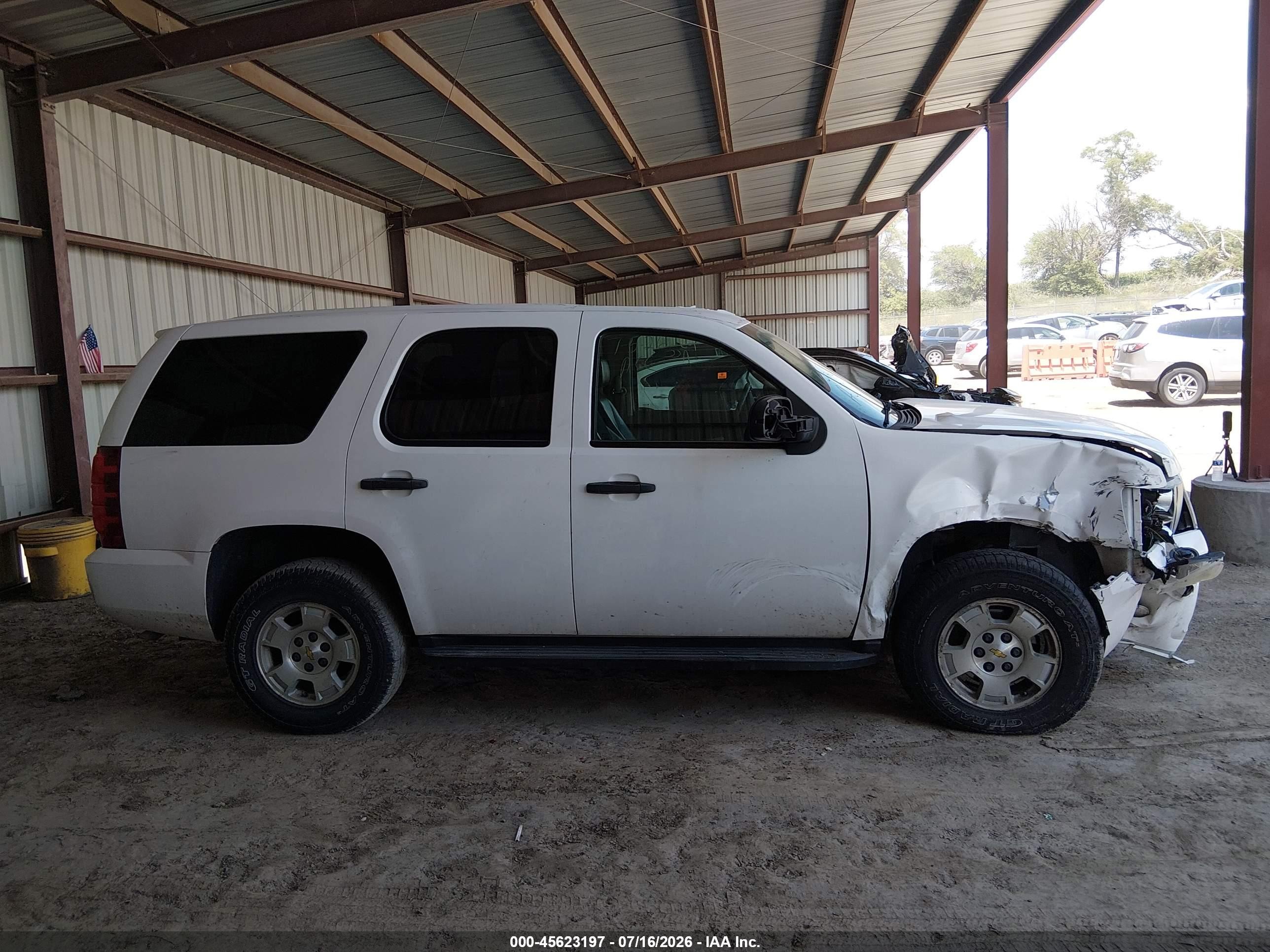 2011 Chevrolet Tahoe Commercial White vin: 1GNSK2E03BR321835