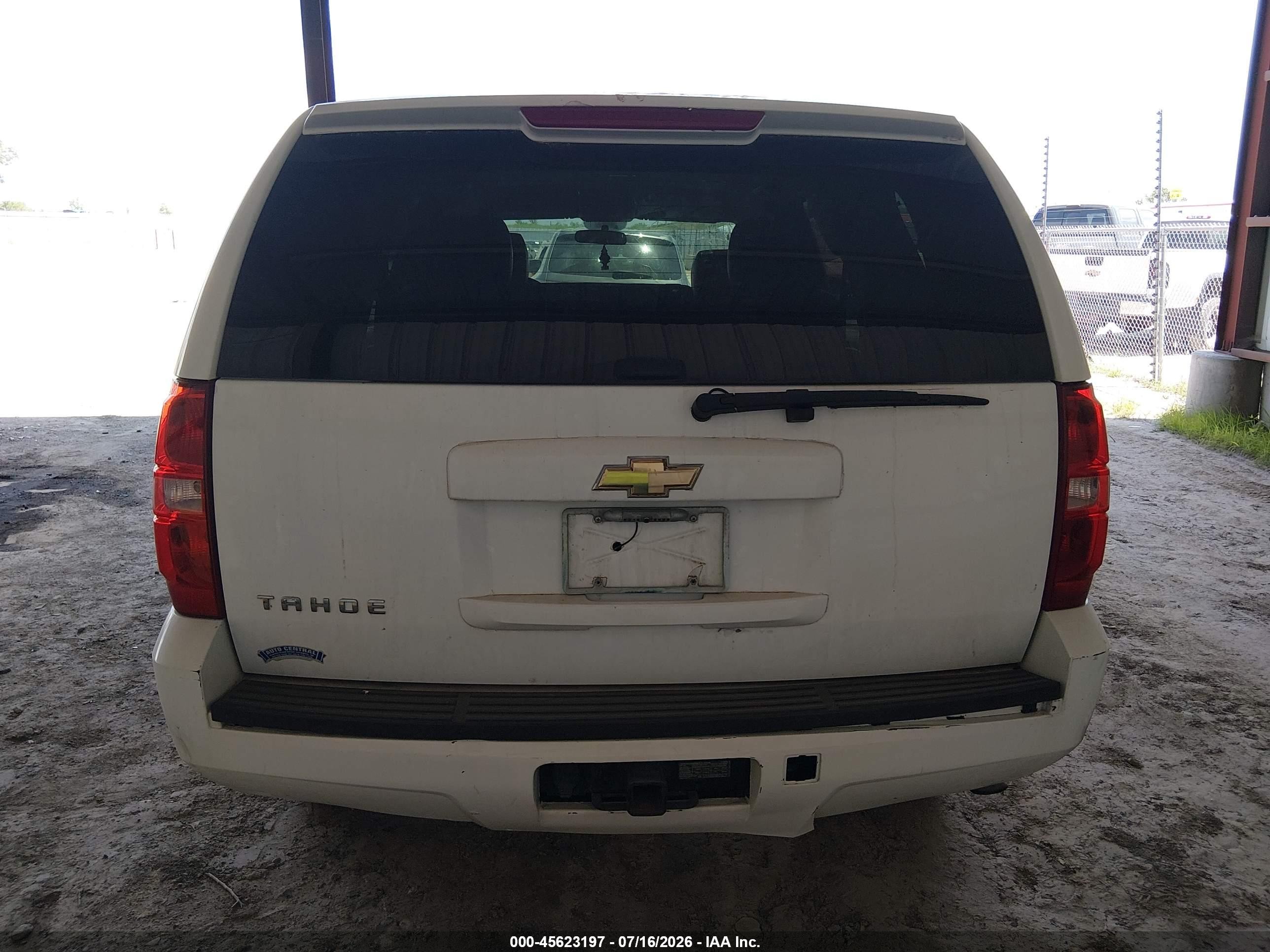 2011 Chevrolet Tahoe Commercial White vin: 1GNSK2E03BR321835