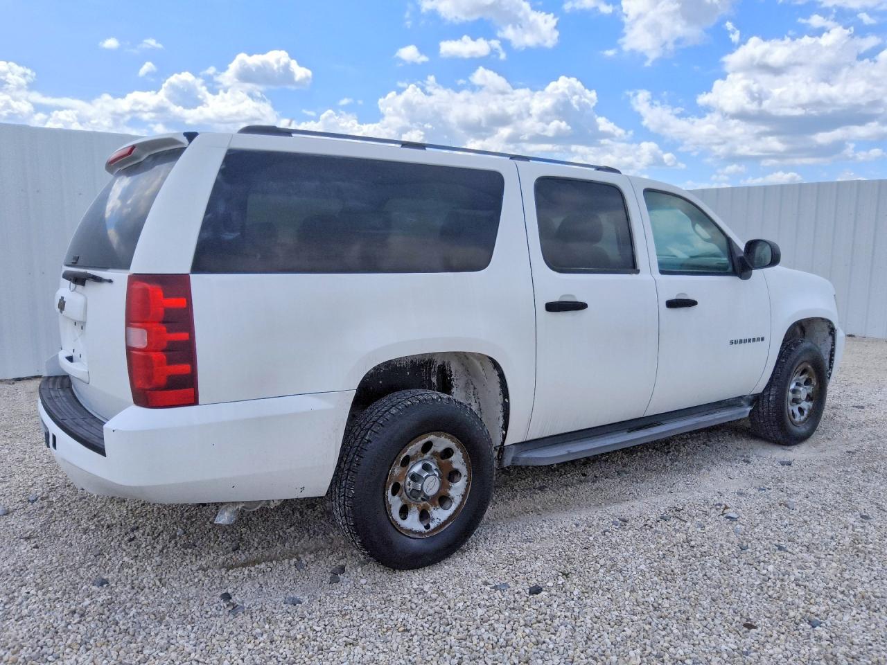 2013 Chevrolet Suburban K1500 White vin: 1GNSK5E7XDR269704
