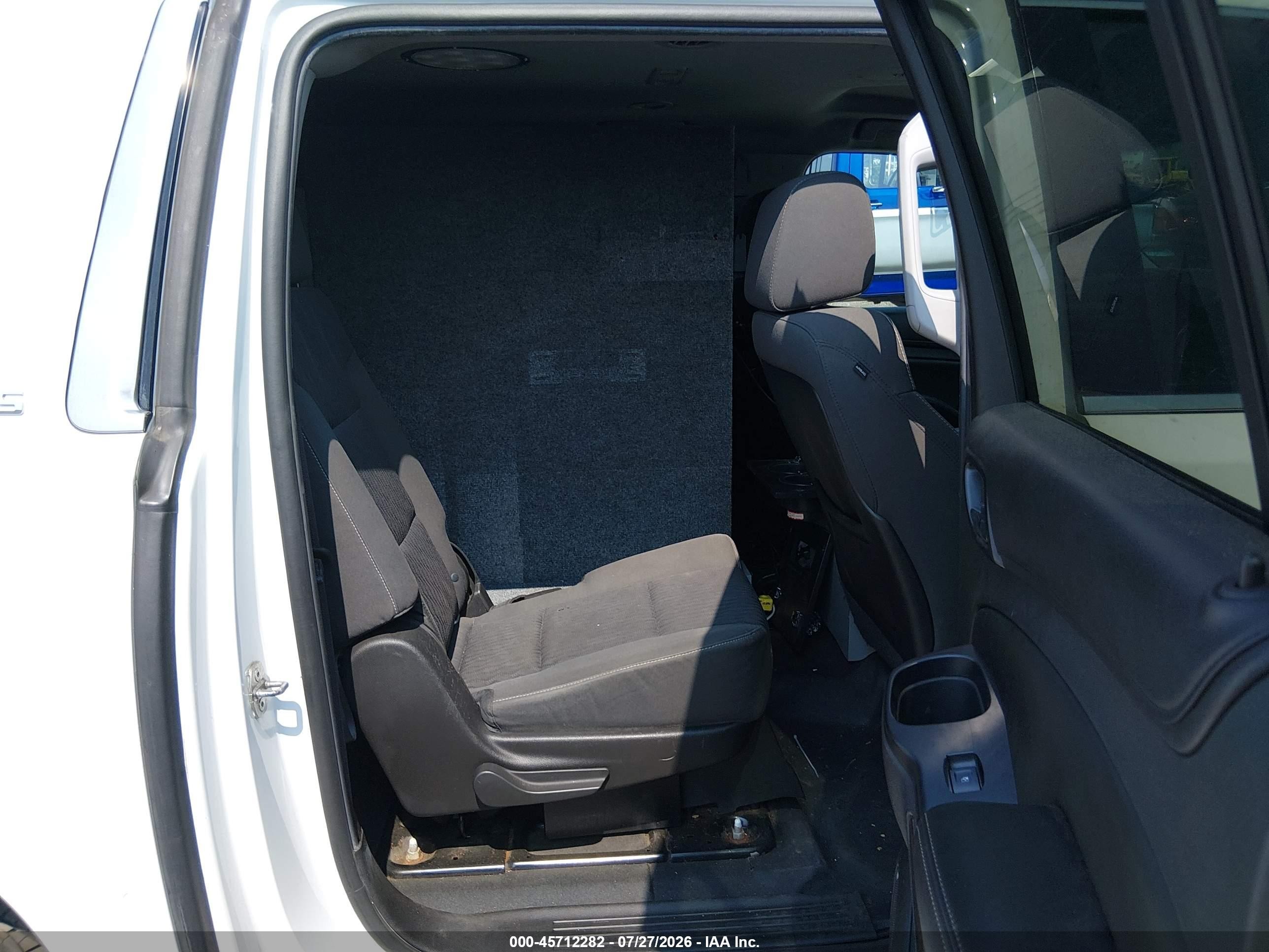 2015 Chevrolet Suburban Commercial White vin: 1GNSK5KCXFR260831