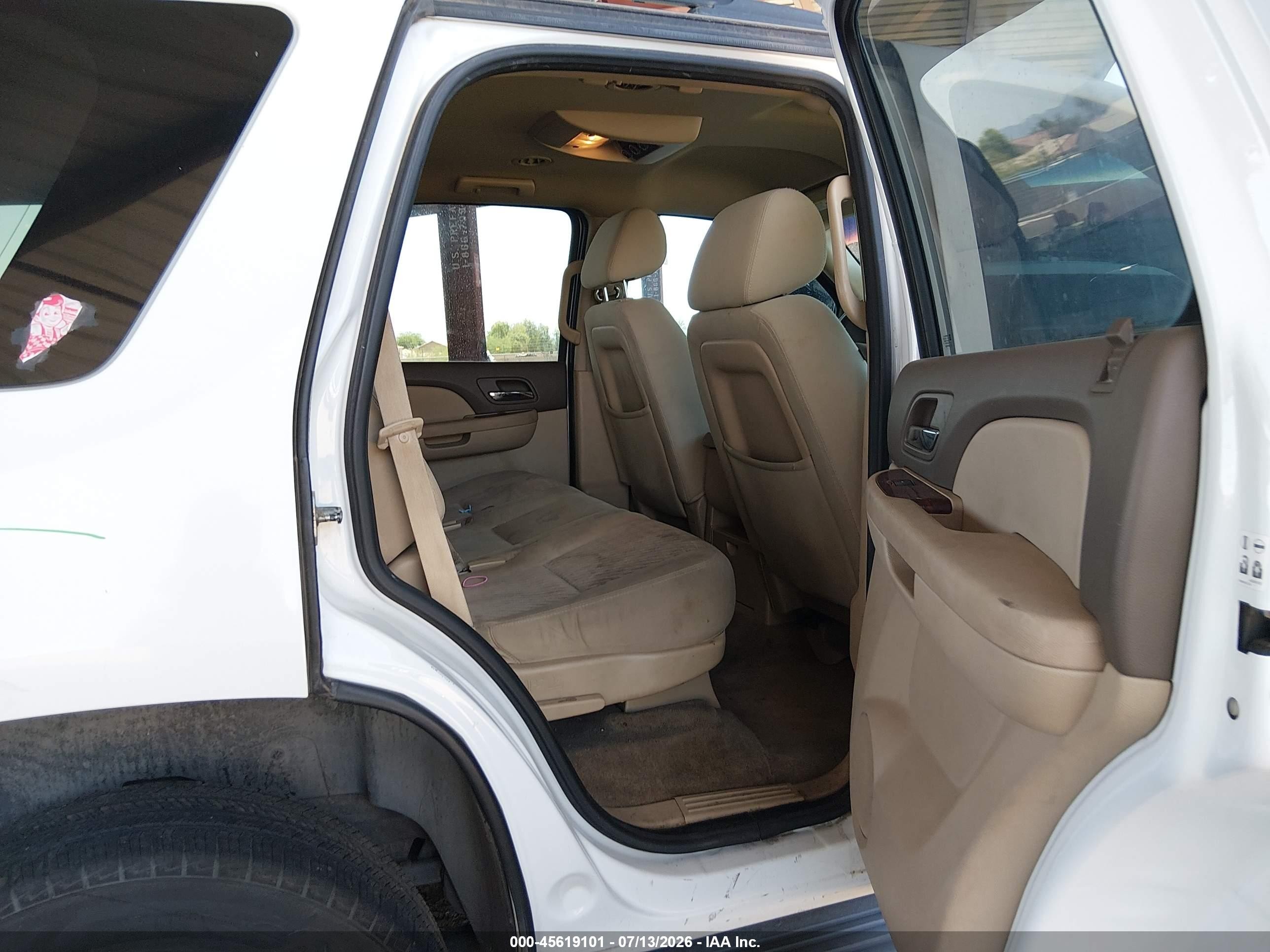 2013 Chevrolet Tahoe Ls White vin: 1GNSKAE01DR366592