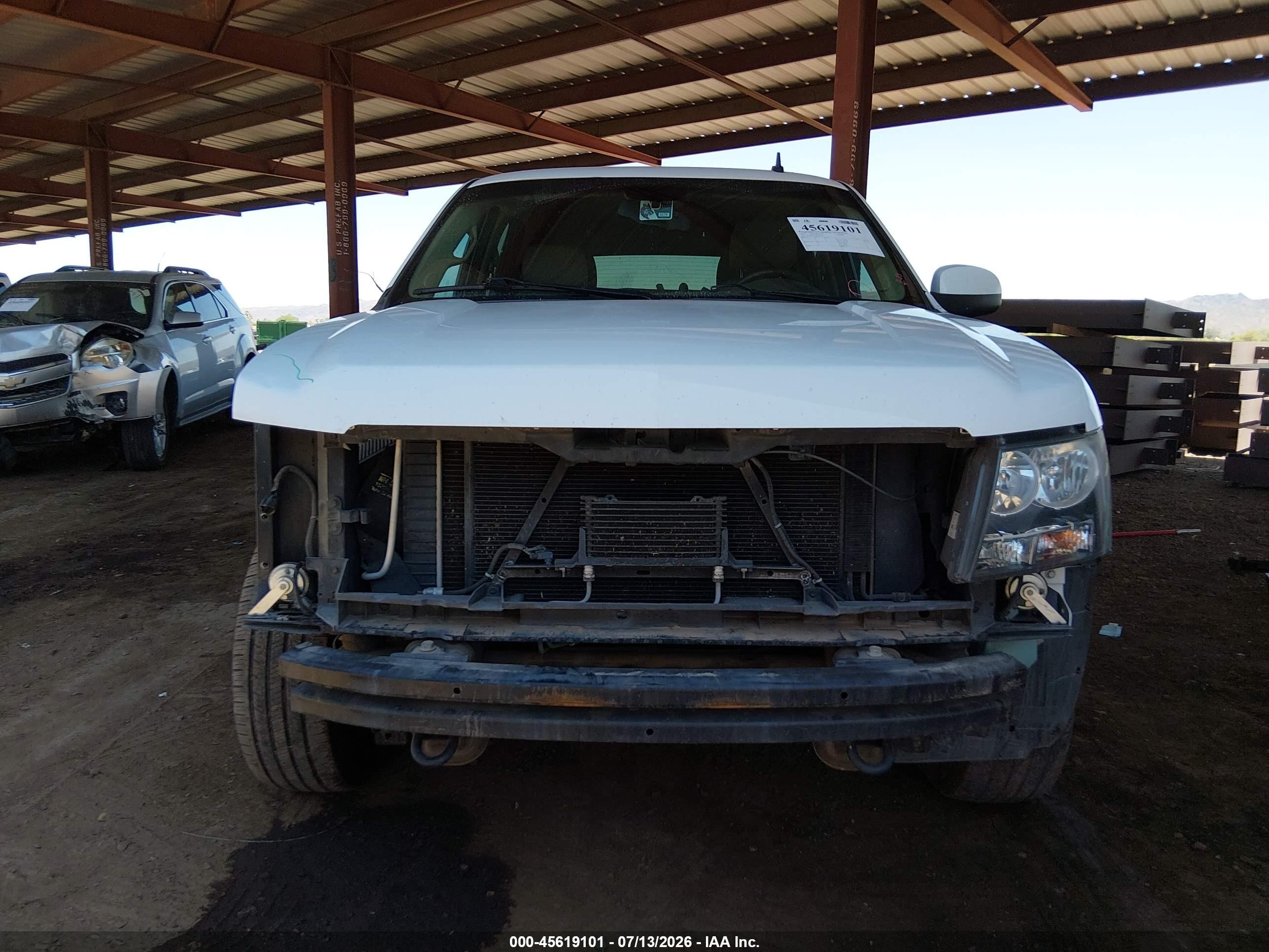 2013 Chevrolet Tahoe Ls White vin: 1GNSKAE01DR366592